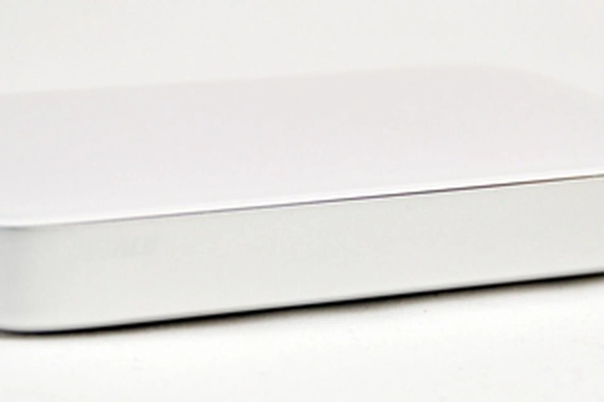 The Buffalo MiniStation Thunderbolt drive attempts to cater to the cutting-edge mainstream crowd with its dual-interface offerings coupled with a standard internal notebook hard drive. The Thunderbolt interface is for consumers who wants to future-proof their portable HDD investment while its USB 3.0 interface makes it possible for the drive to be used with any existing systems with USB 2.0 or 3.0 ports.