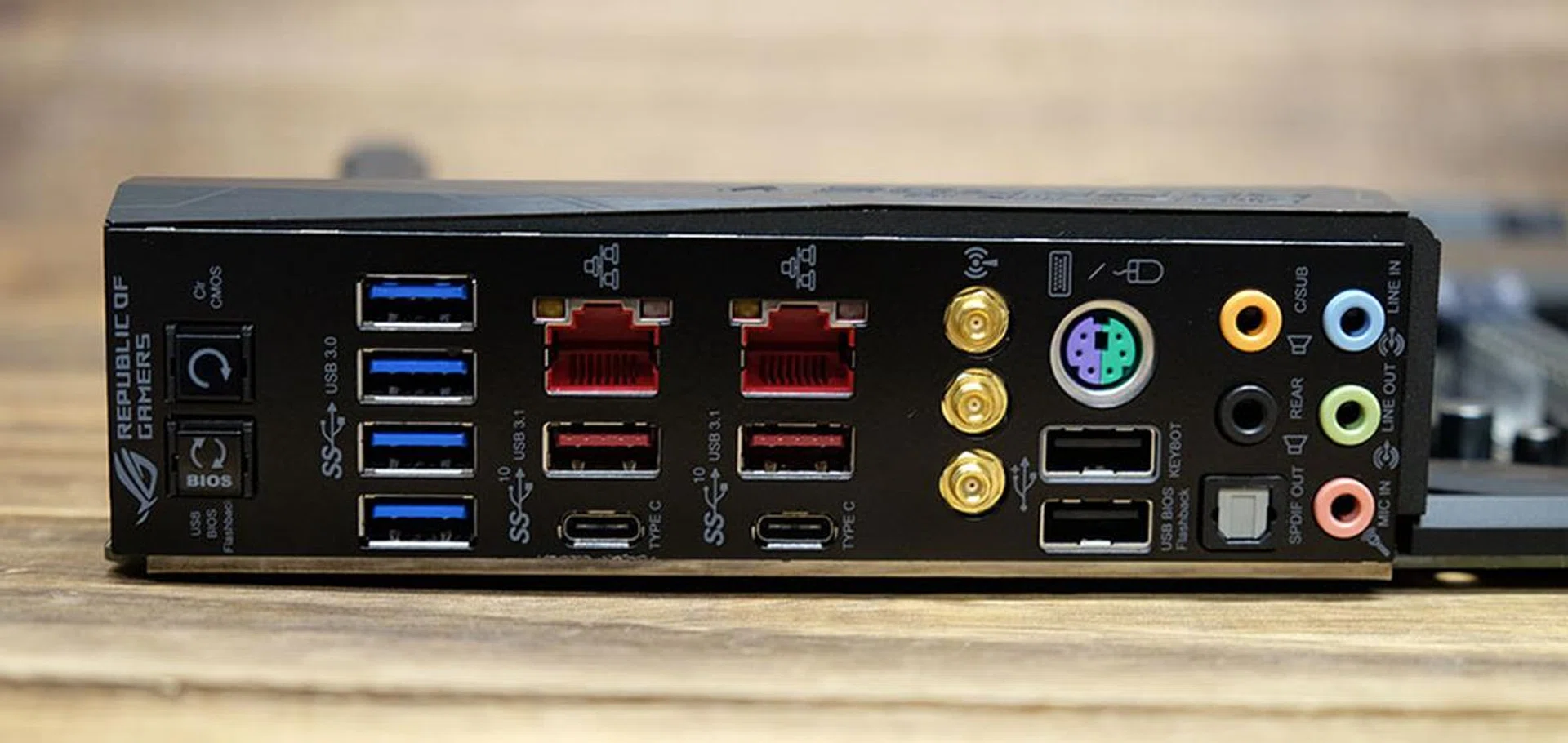 ASUS ROG Rampage V Edition 10 rear I/O