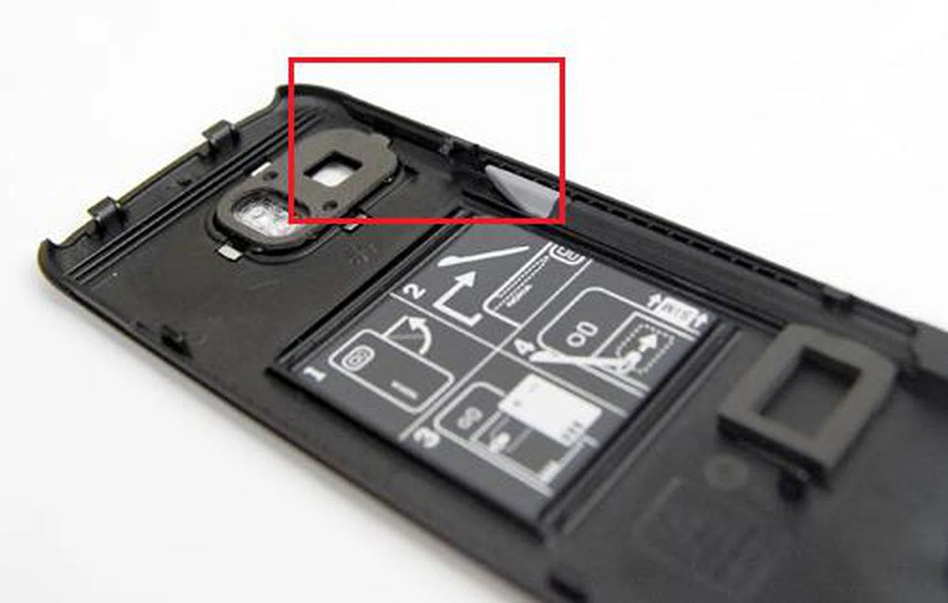 Besides the difficulty in prying open the battery casing, we noticed that there's a little catch (highlighted in red) that is easily bent, thus possibly blocking the stylus from being fully inserted until rectified back.