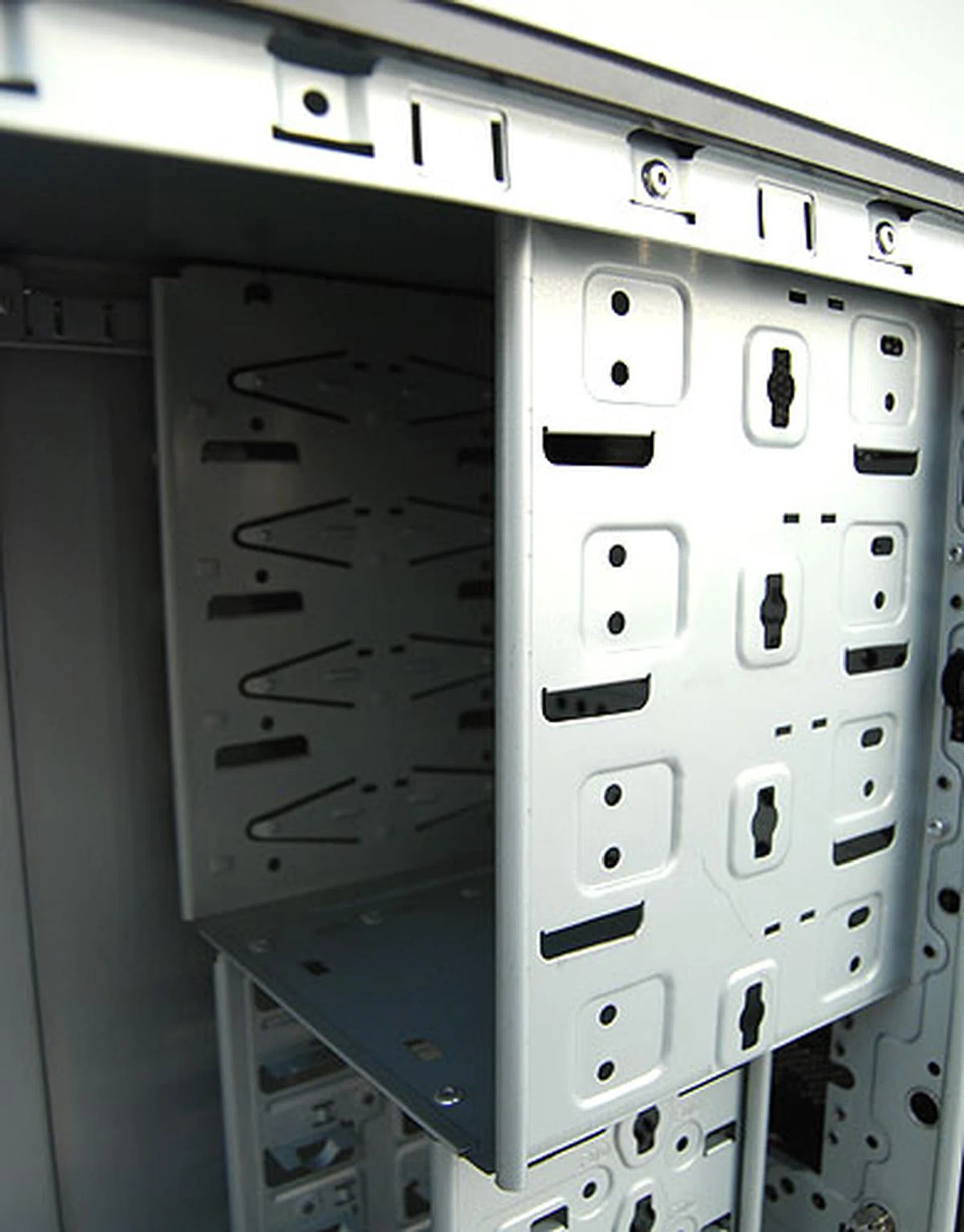 Tool-free installation racks are an optional extra, so it's back to good old screws and screwdrivers for installing optical drives.