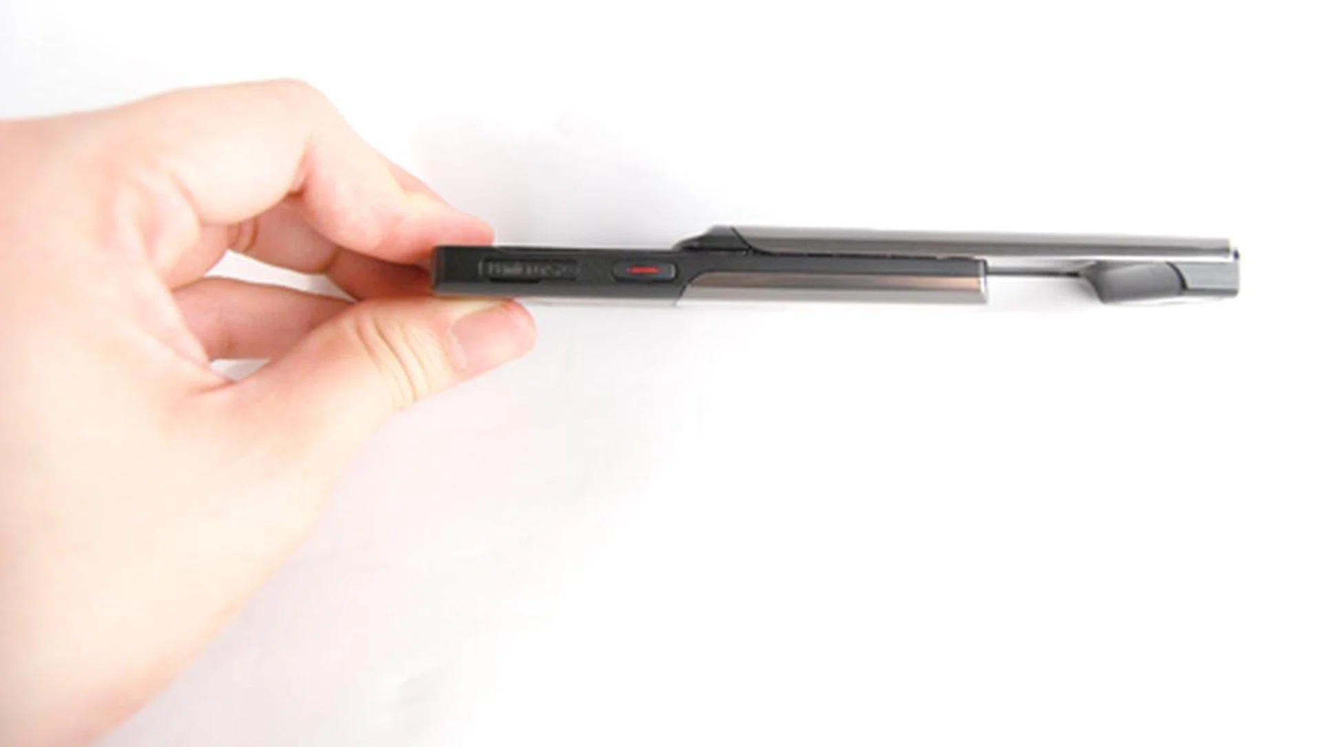 Though not exactly the thinnest device in its Ultra series, the Samsung Soul's overall aesthetic design exudes the right amount of sophistication and should appeal to many.