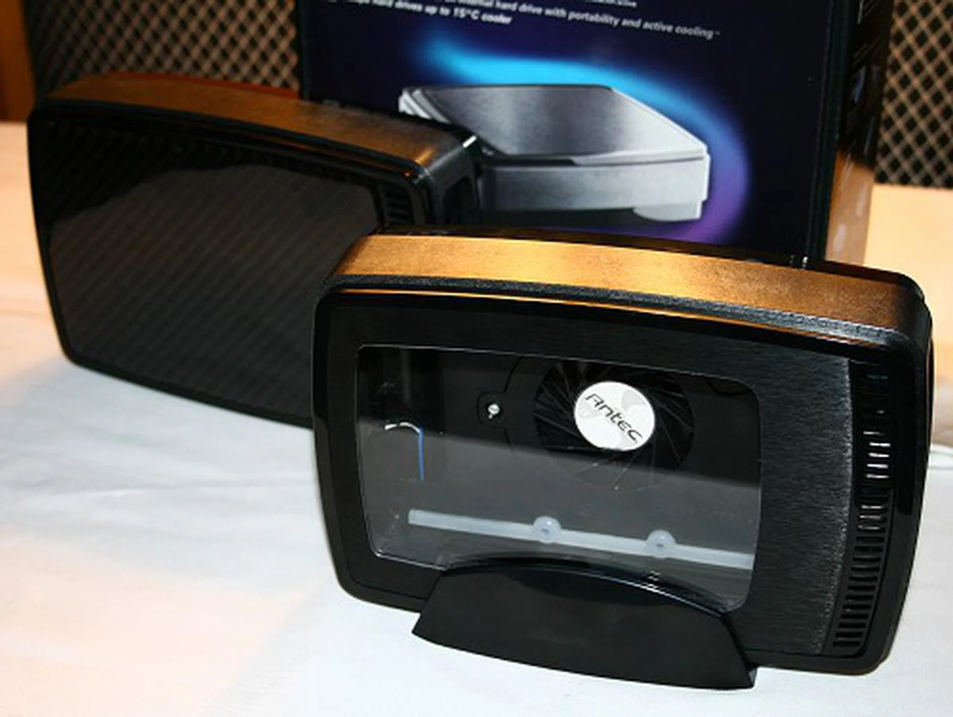  With Antec offering various cooling solutions, here is Antec's very own external hard drive enclosure with active cooling that further extends its portfolio.  
