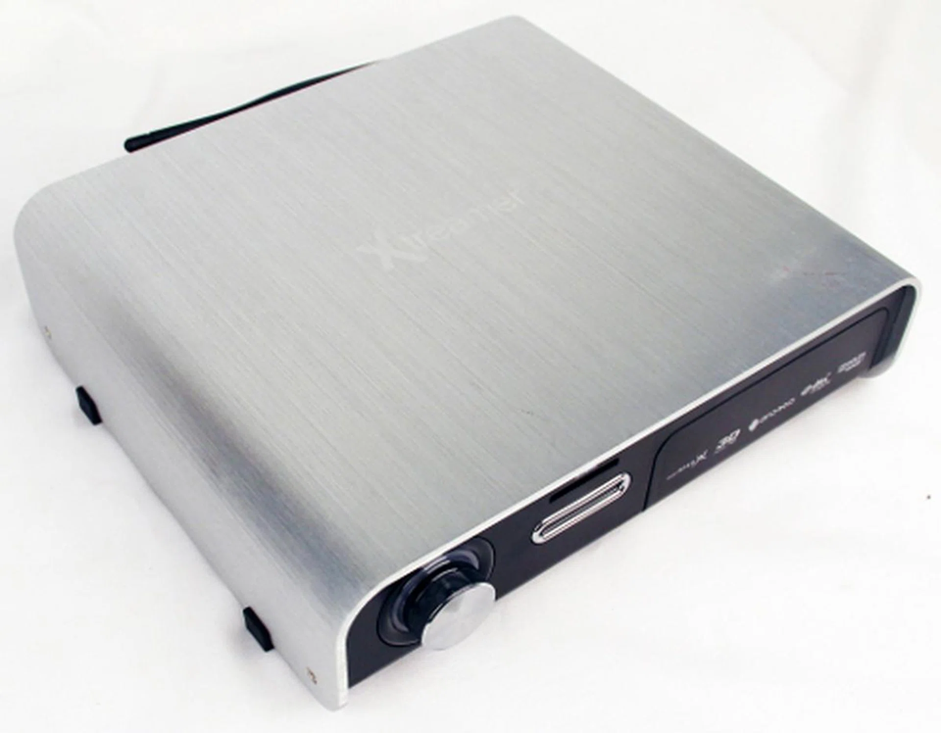 Unlike most of the media players on the market, the Xtreamer Prodigy goes for a silver metal top.