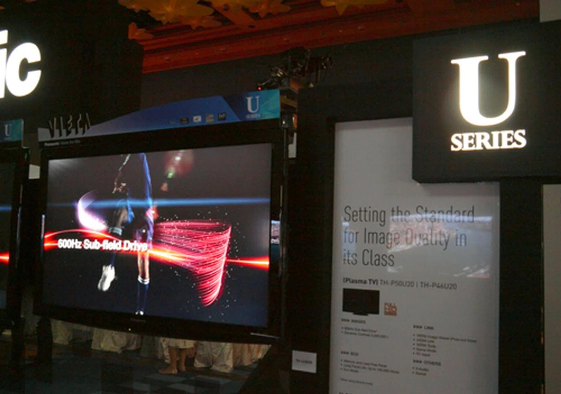 The mid-range U-series does not pack a NeoPDP panel, though it has a fixed native resolution of 1080p. But take note though, for it only has a moving picture resolution of 900 lines.