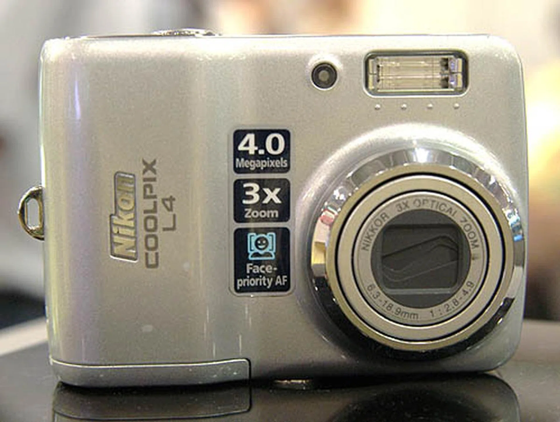 The Nikon L1 is possibly one of the most affordable digital cameras at Sitex 2006. Retailing at a price of $199, you get the camera along with other cool freebies too.