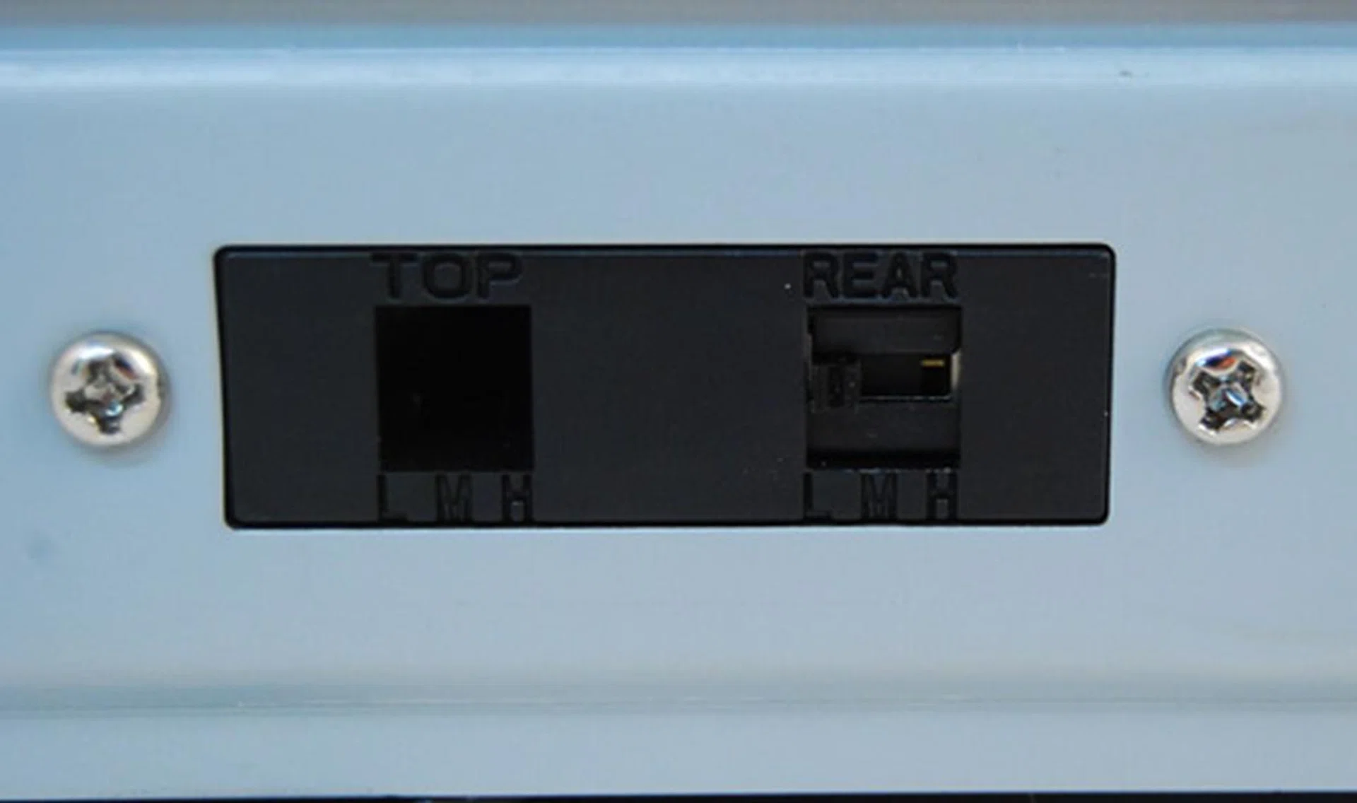 The ISK300-65 has a 3-speed fan selector, allowing you to turn the fans up should you think your system is running too warm.