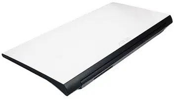With a top made of shiny and reflective polished aluminum, the notebook was pretty challenging to photograph. Even then, the exterior is reflecting the roof of our light box.