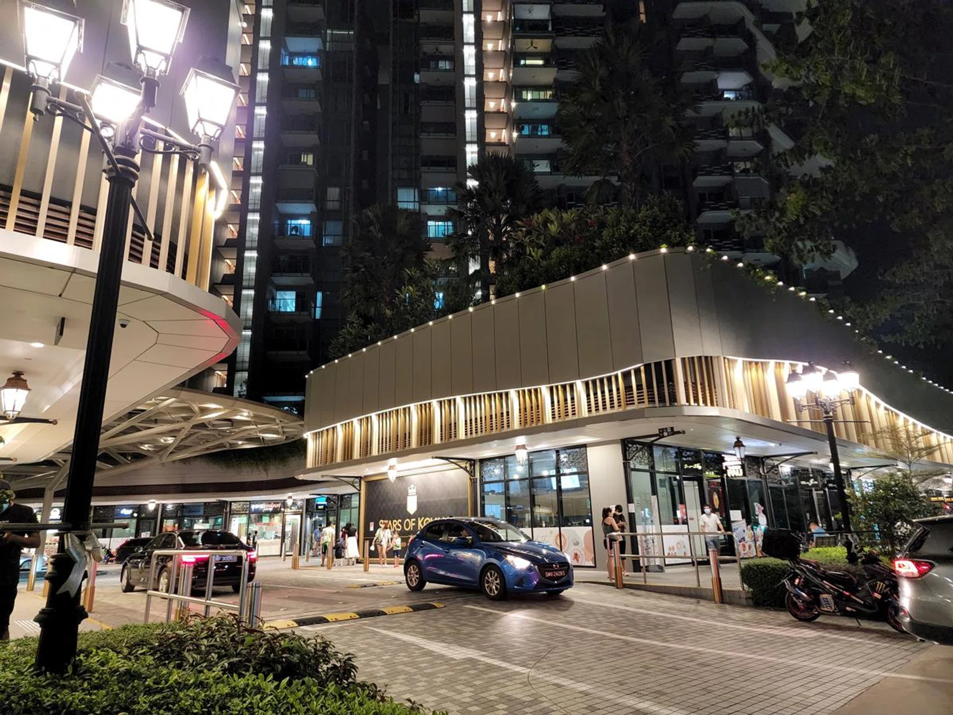 Samsung Galaxy S22 Ultra in normal camera mode (No Nightography).