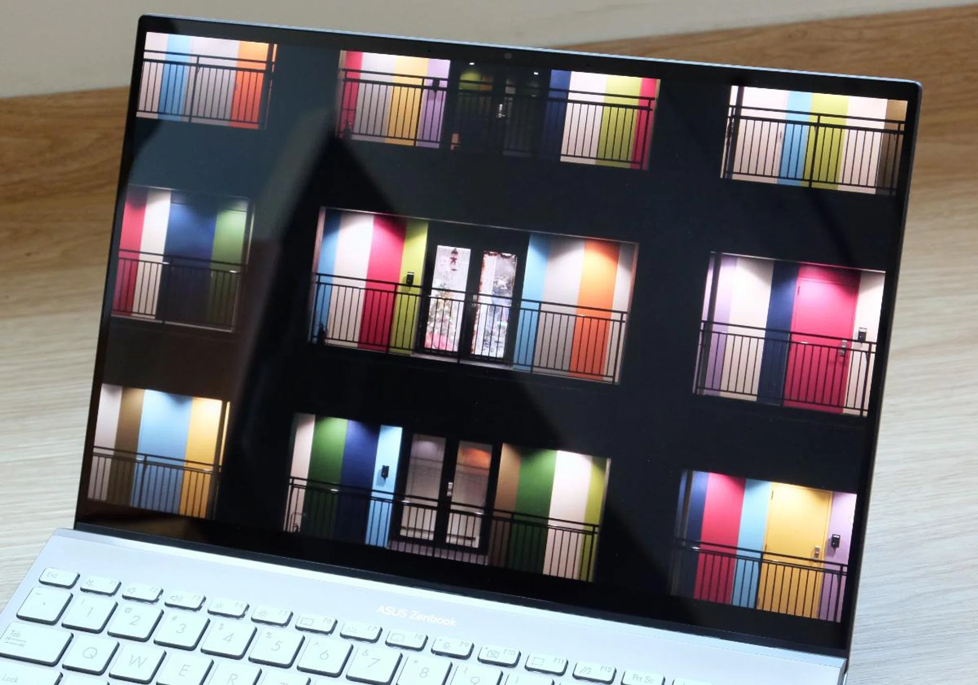 As you'd expect, the OLED display is fantastic.