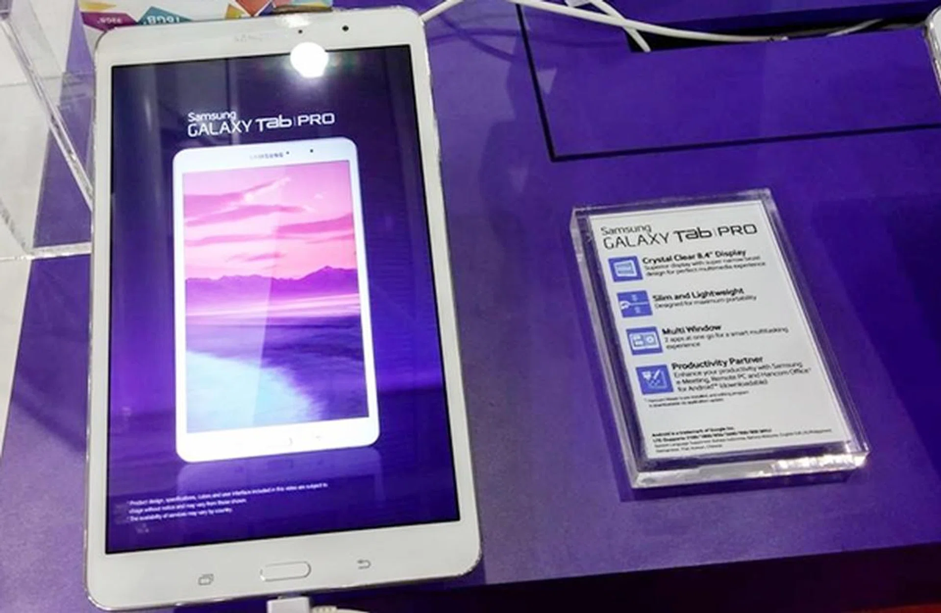 Looking for an 8-inch Android tablet? Look no further than the Samsung Galaxy Tab Pro 8.4, which is easily the most powerful Android tablet you can get at its price. Retailing at $498 (U.P $698), the Galaxy Tab Pro 8.4 (LTE) sports an ultra high-resolution display at 2,560 x 1,600 pixels. It is powered by a Qualcomm Snapdragon 800 quad-core 2.3GHz processor and has 16GB internal storage. Free gifts include a 16GB microSD card, Galaxy $50 Sync Cafe voucher, and Samsung Galaxy Ace 2 smartphone.