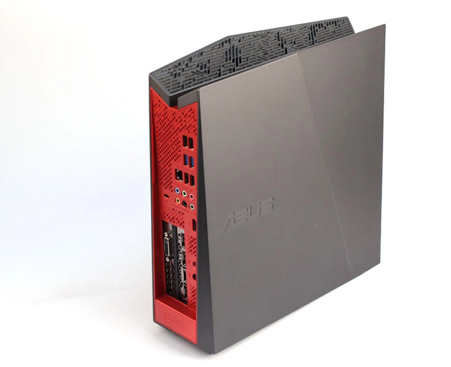 For S$2,699, you get a high-performance gaming PC in a futuristic chassis that will take up little space on your desk, complete with support for any issues you may encounter along the way.