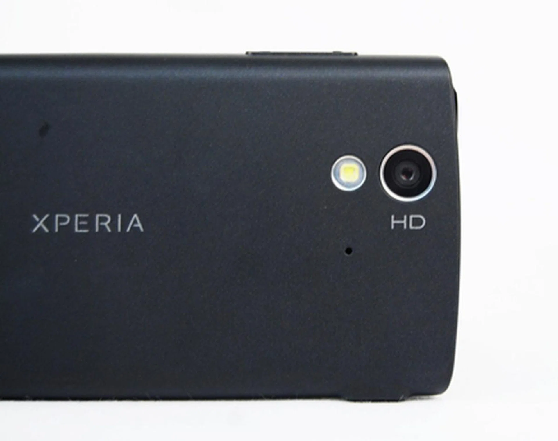 Like its bigger cousin, the Xperia Arc, the Xperia Ray comes with an 8.1-megapixel (using a backlit Exmor R sensor) camera with autofocus.