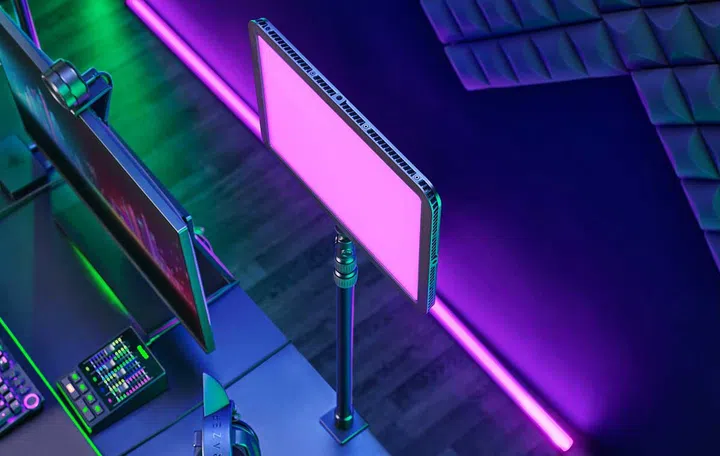 The Key Light Chroma on its extendable pole. (Image source: Razer)
