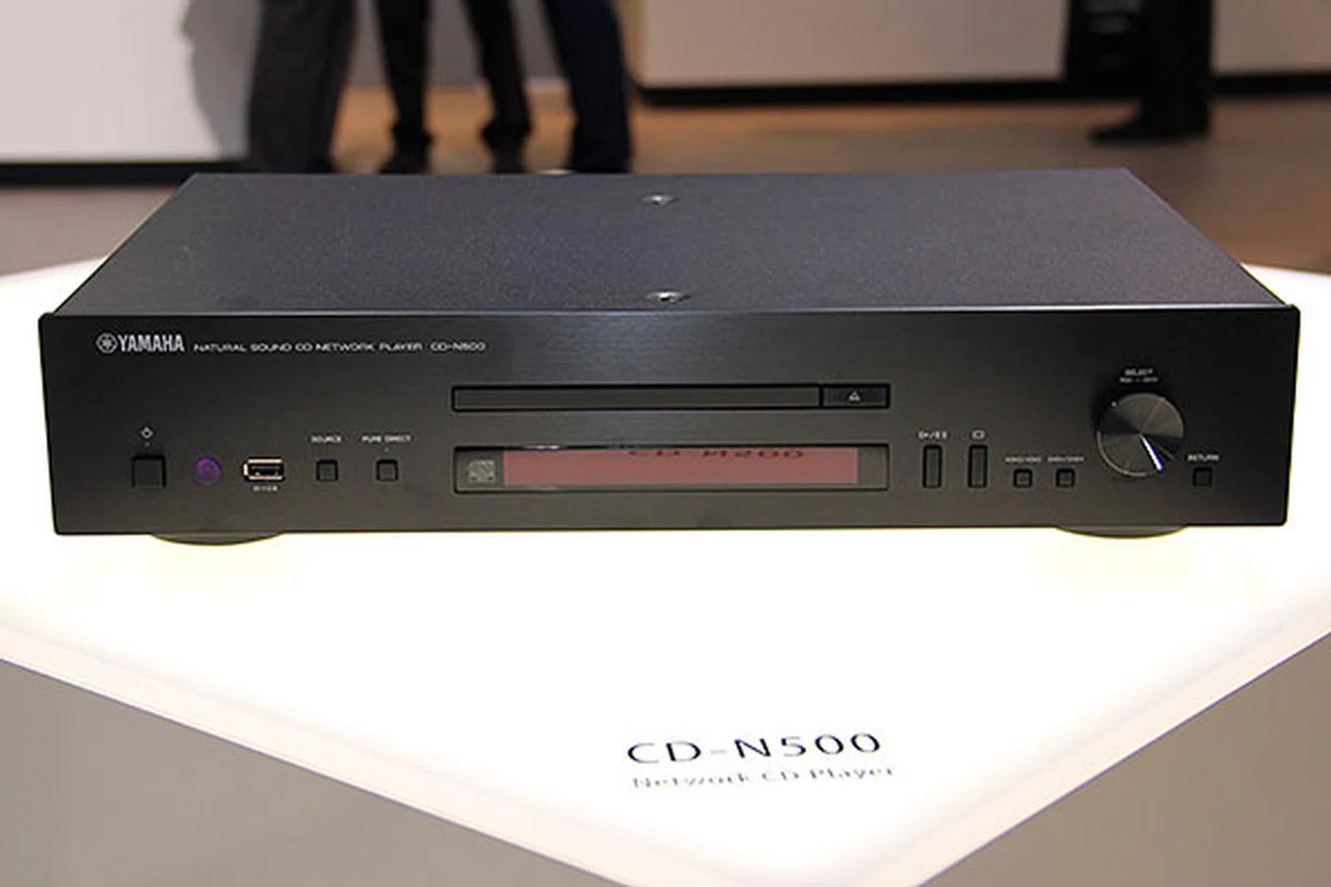 If you listen to CDs, as well as files on the network, the CD-N500 is the stone that will kill two birds. 