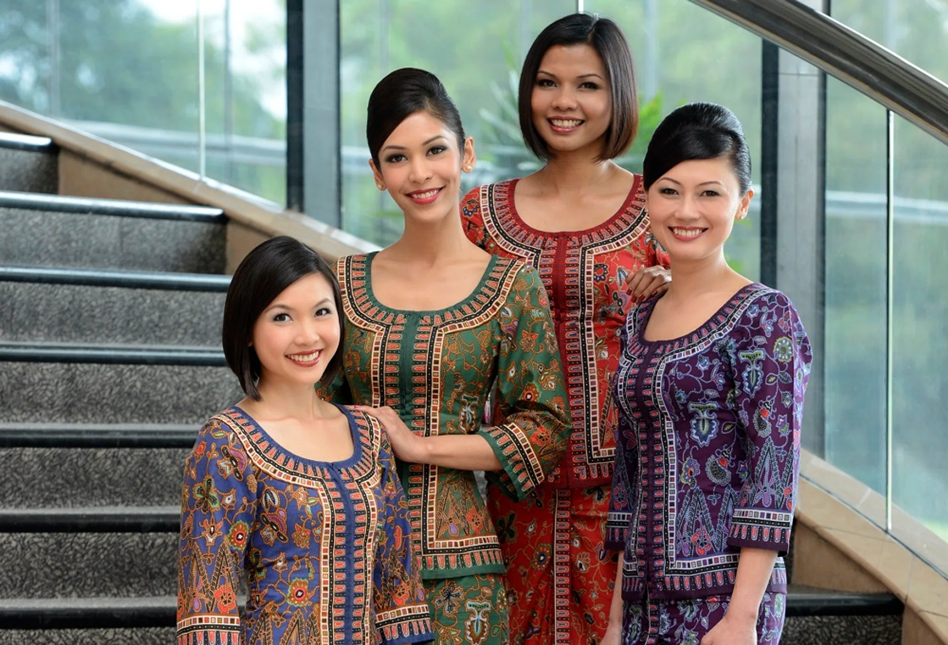 Stwardesses with Singapore Airlines (SIA) comprising (from left) Jessica Ho (Flight Stewardess), Shanti Athmalingam (Leading Stewardess), Sofialina Rashid (Chief Stewardess) and Ivy Lim (Inflight Supervisor). In her first major makeover in more than a decade, the iconic Singapore Airlines (SIA) Girl is sticking to blue, green, plum and brown eye make-up, and red lipstick to complement the colours of her kebaya. However, the tones and shades are now more subtle than before and trendier.