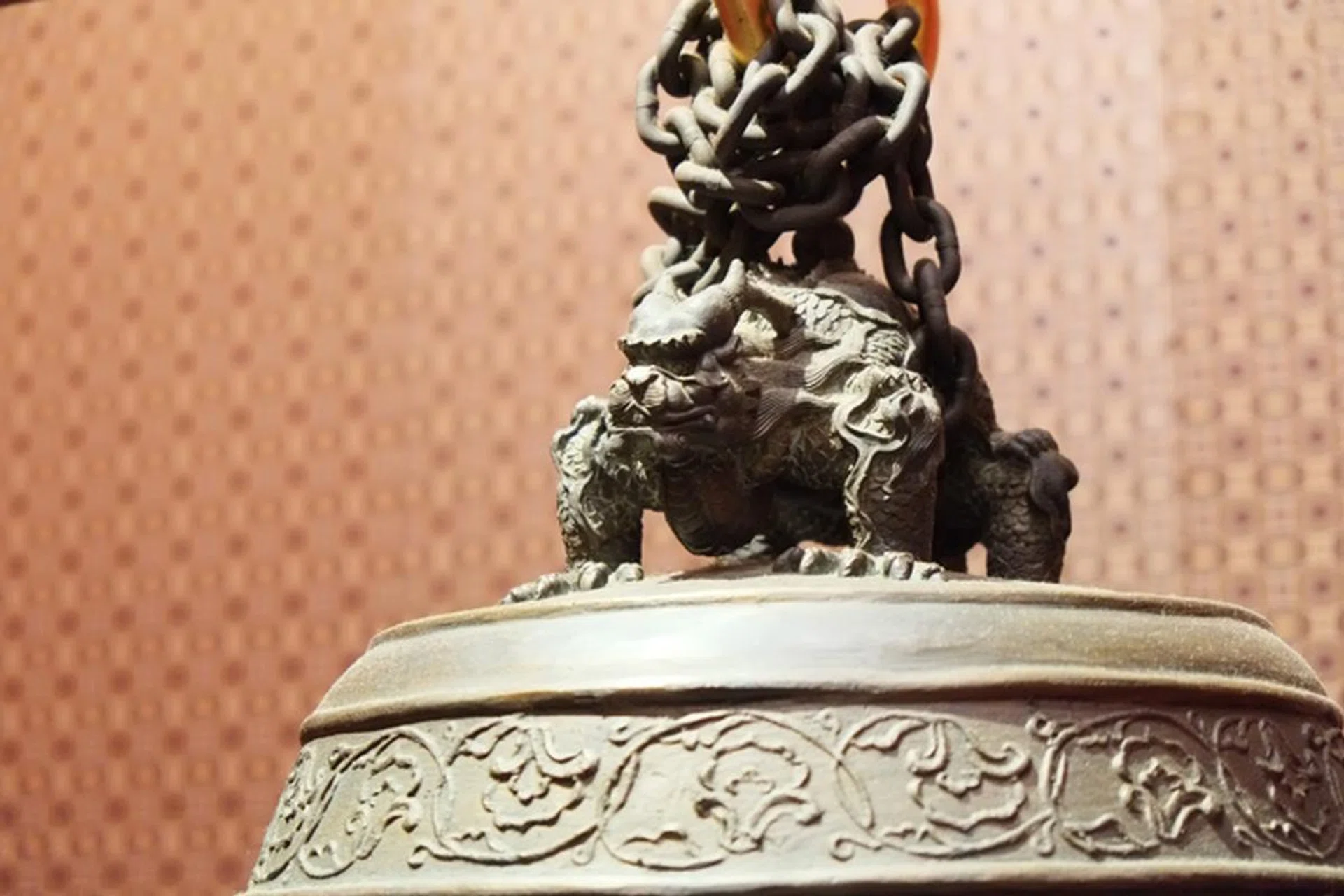 f/4 at 83mm (35mm equivalent), 1/14 sec, ISO 6400.