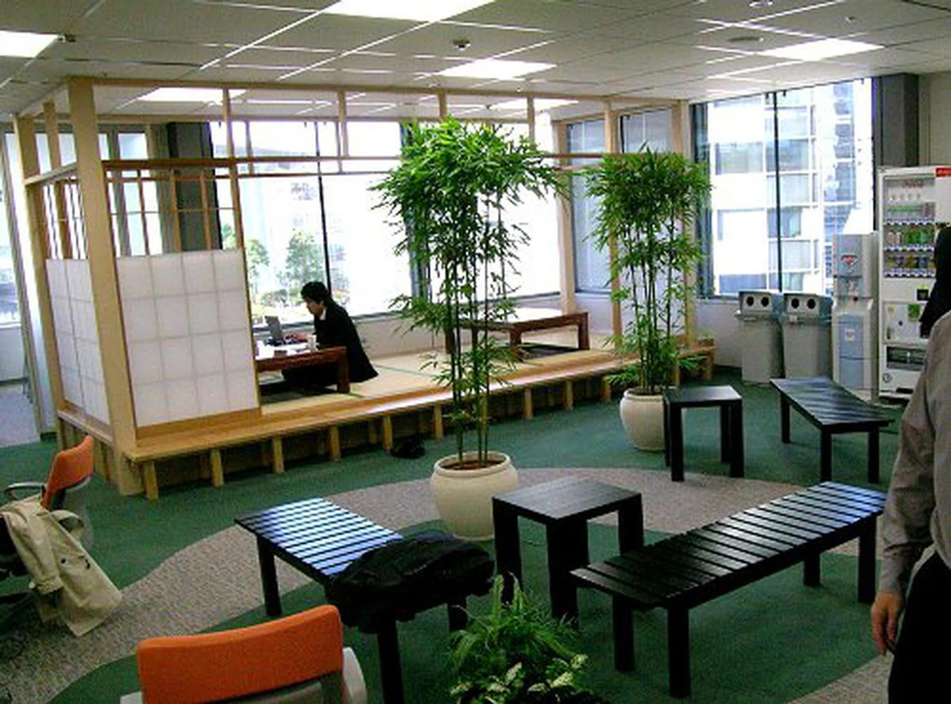 Desk space is optional. You can also move your 'office' here using the mobile US50 thin client.