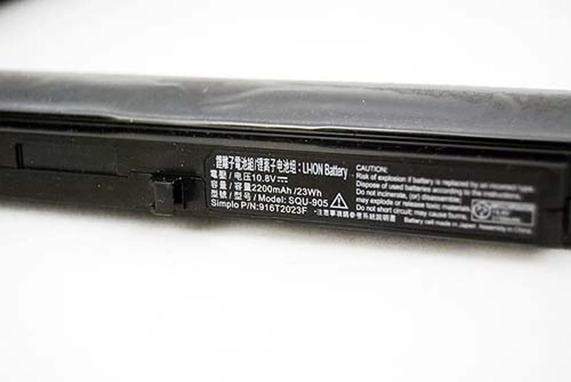 Lastly, the netbook is running on a smaller capacity 23Wh battery, but luckily the netbook translates this reduced battery life capacity to ensure it weighs in at only 1.044kg.