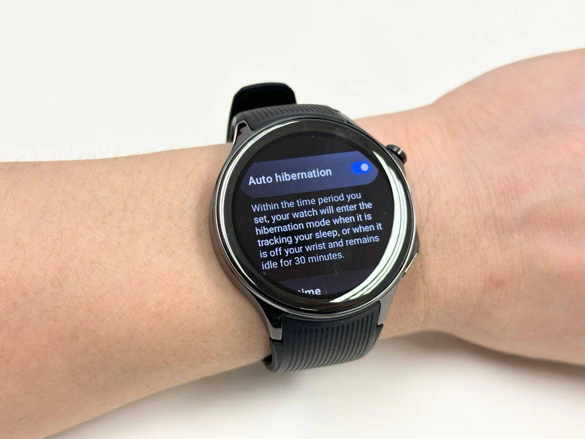 Dig deeper into the menus and you'd actually find a few more power saving features such as this Auto Hibernation mode, which is different from Sleep mode, to help to Watch X extend its battery life.