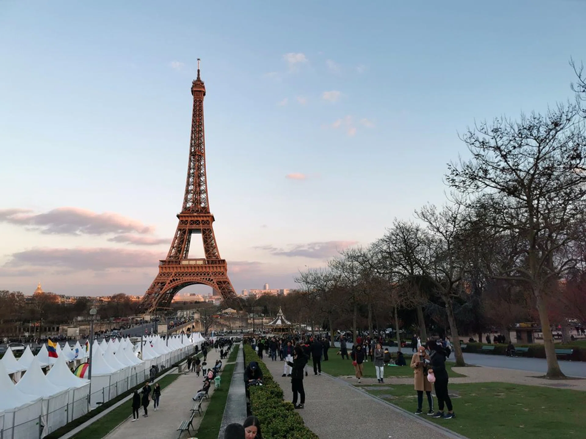 f/1.6, 27mm (wide), ISO50, 1/400 sec