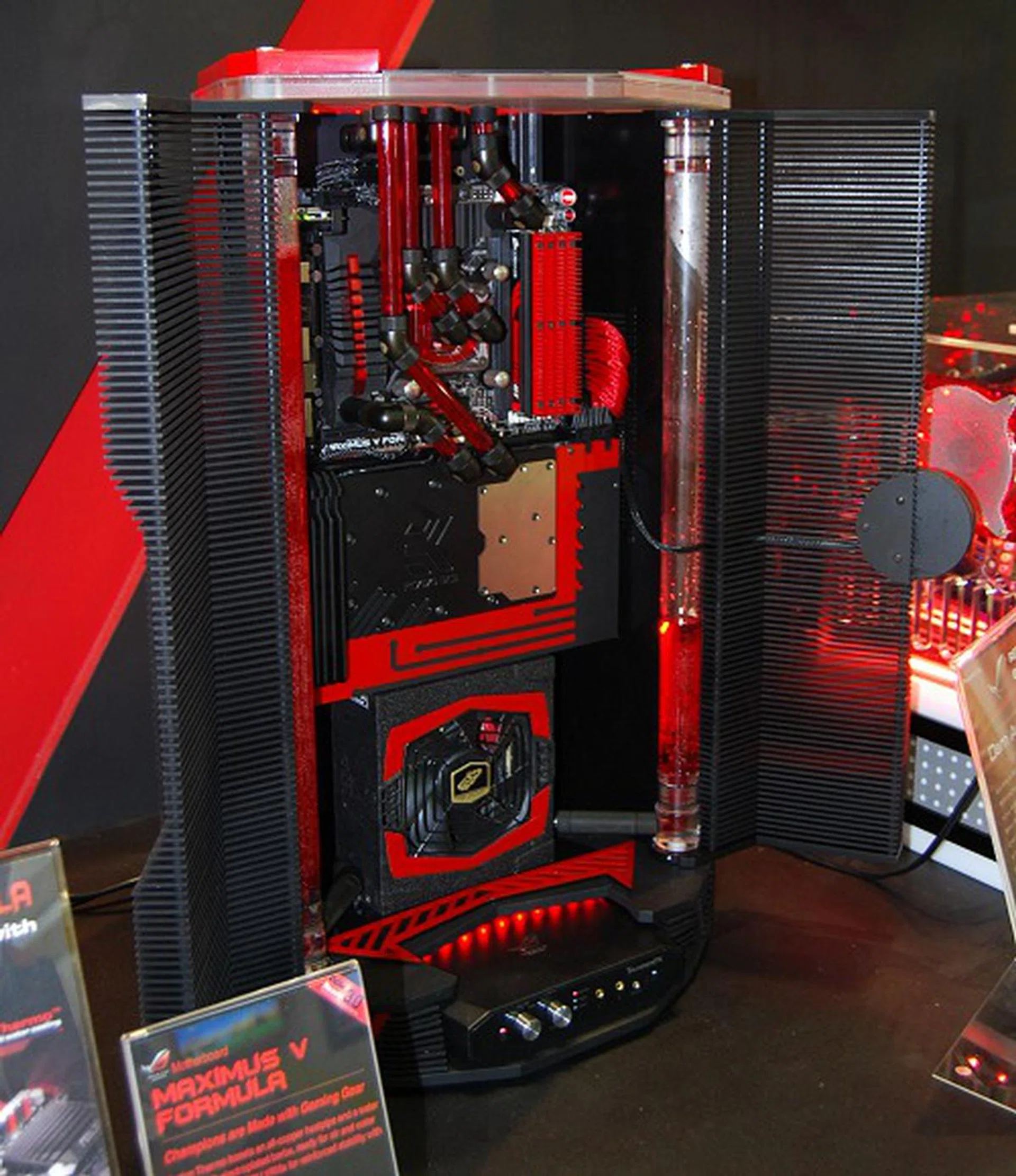 The chassis houses  an ROG Maximus V Formula motherboard and an ASUS HD 7970 graphics card.