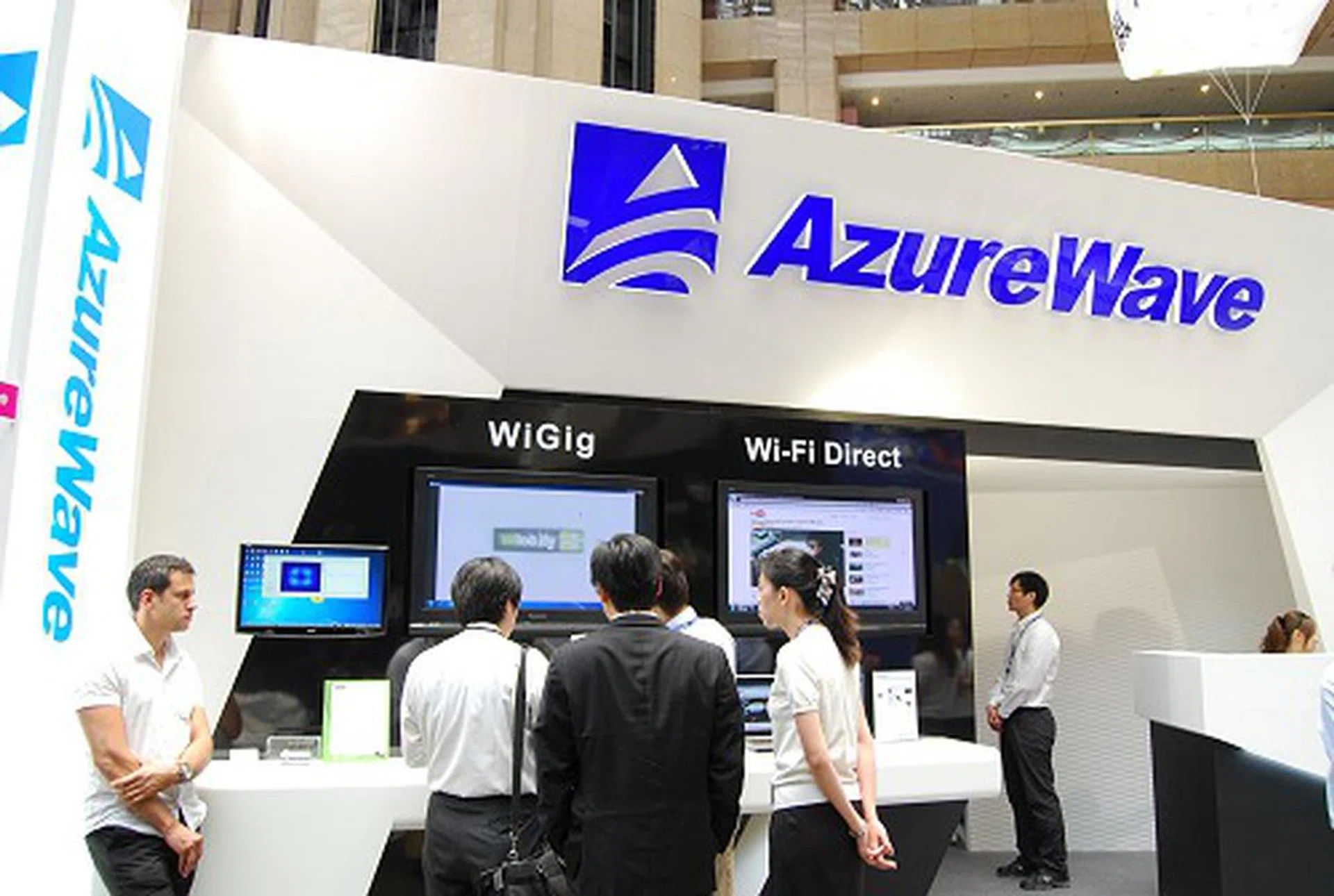 AzureWave, a subsidiary of ASUS, deals with wireless and networking equipment. What's interesting this year is their cooperation with Welocity to roll out the industry's first wireless gigabit standard - WiGig.