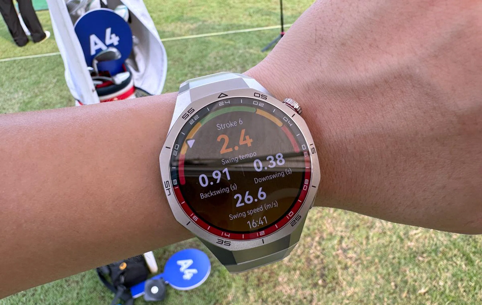 It's not the brightest screen around, but it works well enough outdoors and under direct sunlight. Photo: HWZ