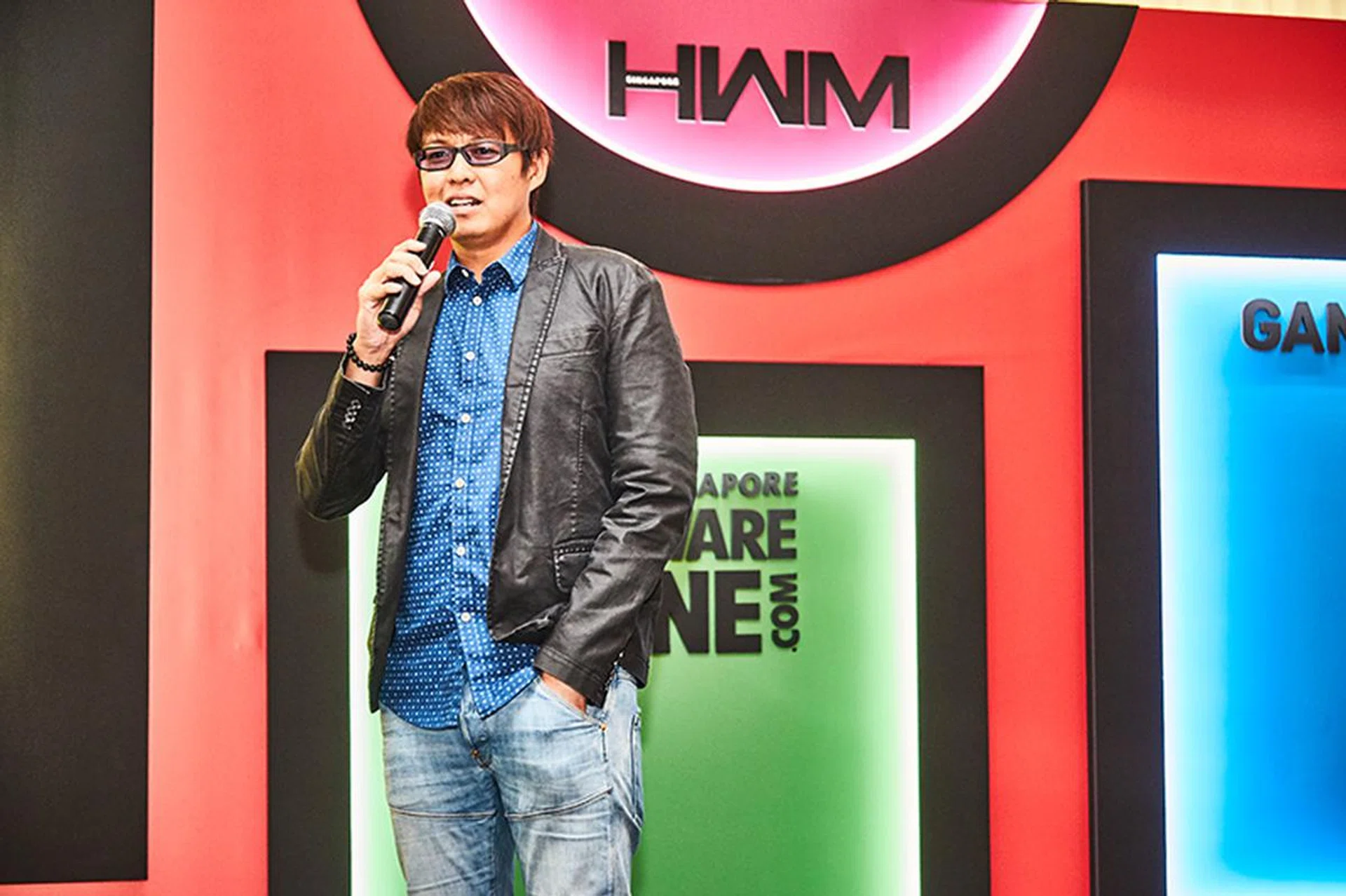 The ceremony was hosted by Glenn Ong. Yes, the one from SPH Radio's One FM 91.3.