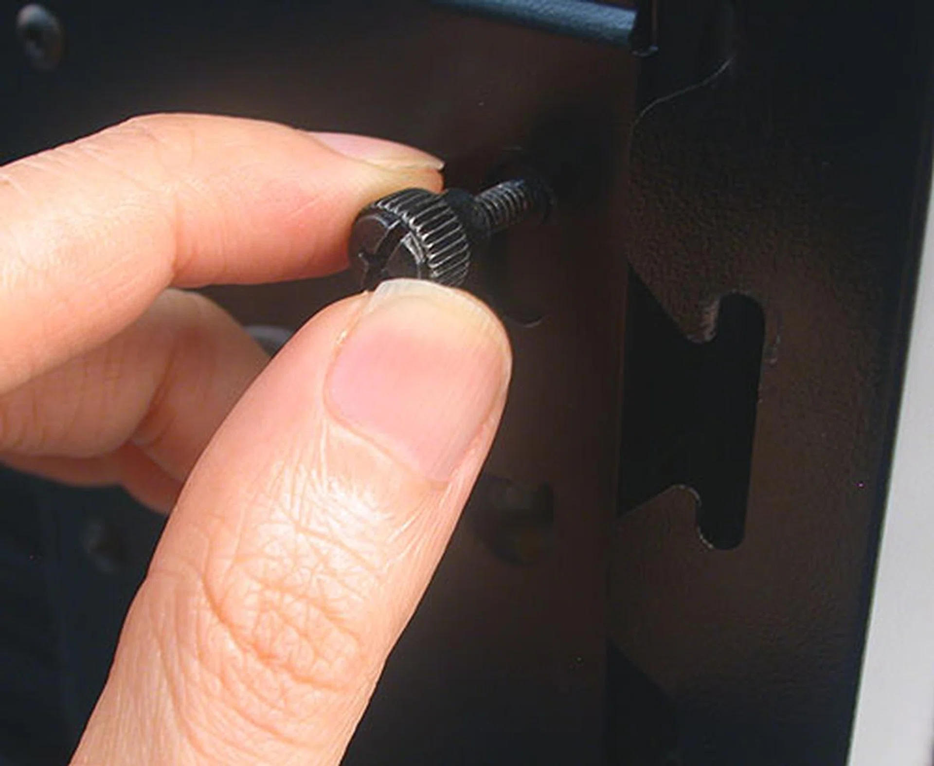 NZXT has a rather innovative way of securing the two side panels of the casing. Thumbscrews are used on both sides, but the special sauce is that the screws themselves hold onto the side panels. One has to loosen the thumbscrews, then push it downwards along the groove. This will unlock the side panels, which will spring out.