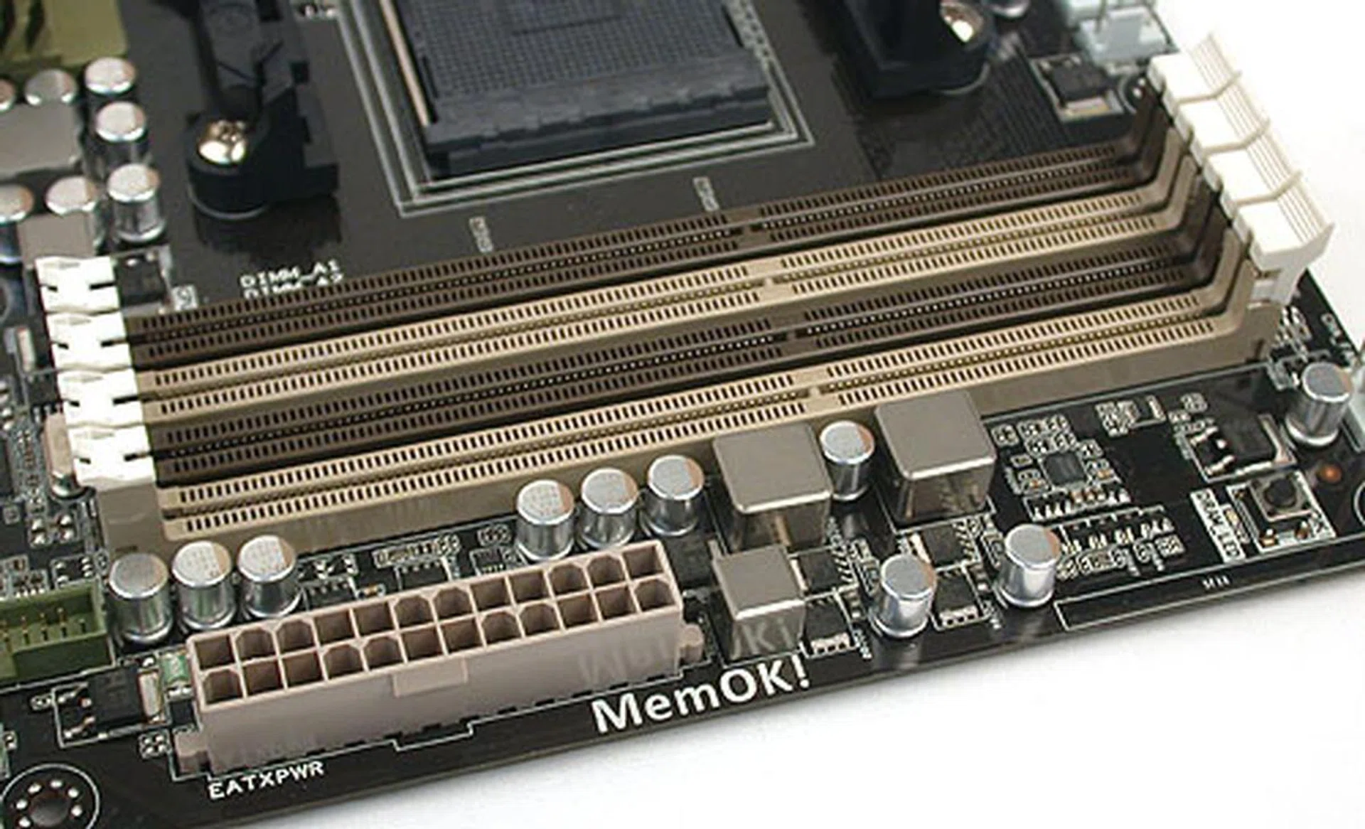 One of the few changes that we noticed with AMD's latest chipset is that it now officially supports up to DDR3 1866, though 32GB of RAM remains the maximum and it's still a dual-channel memory architecture by virtue of the CPU limitation.