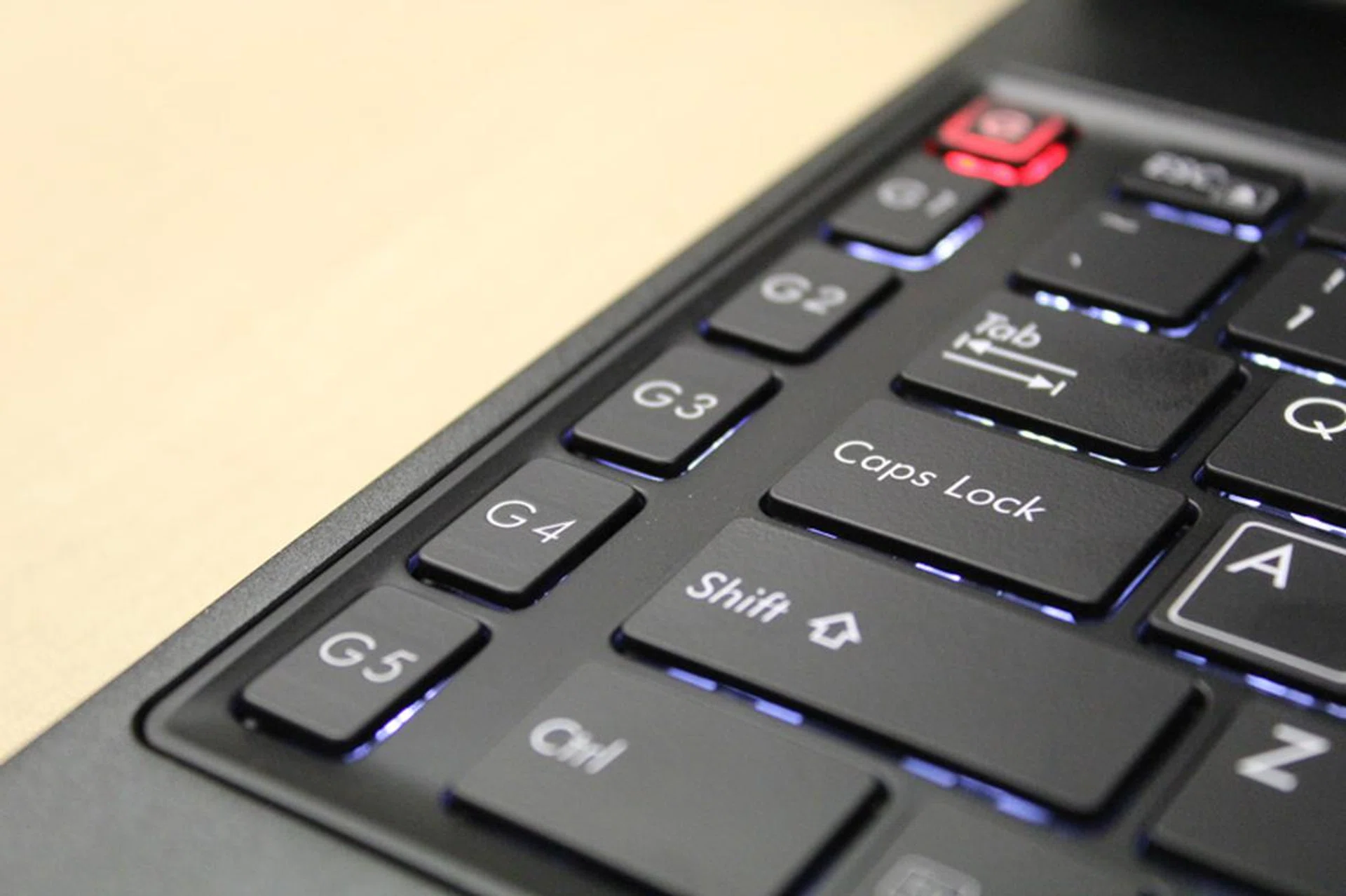 The five macro switches are easily accessed, though the lower ones (G5 and G4) are a tad uncomfortable to use as you need to bend your wrist in awkwardly to hit them with your pinkie finger.