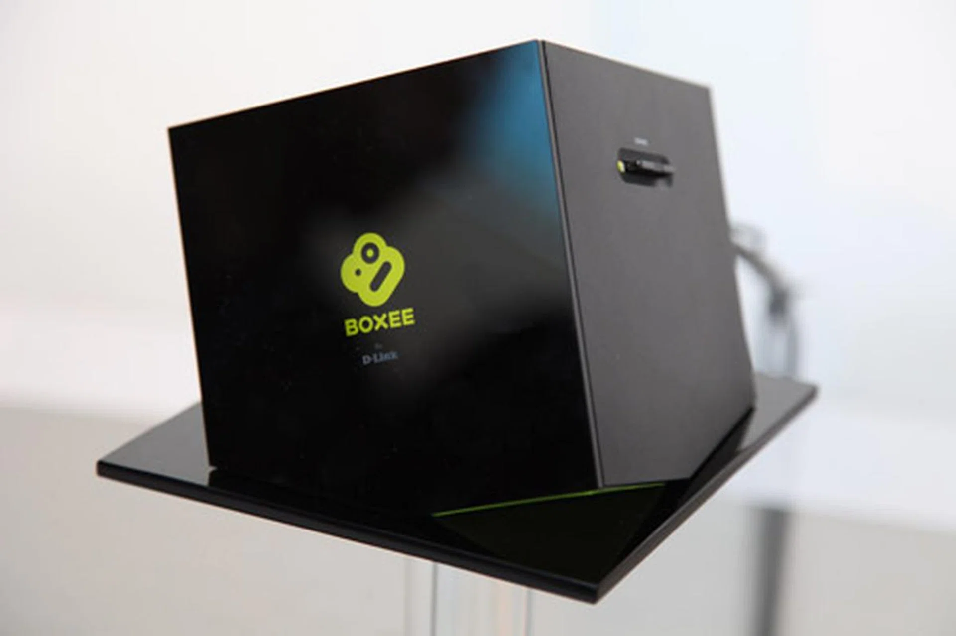 D-Link and Boxee announced a new Boxee Box based on the Intel CE4100. The Boxee Box is a digital media device capable of playing popular digital formats from home media collections and the Internet. It will start shipping in November in the US at an average street price of US$199.