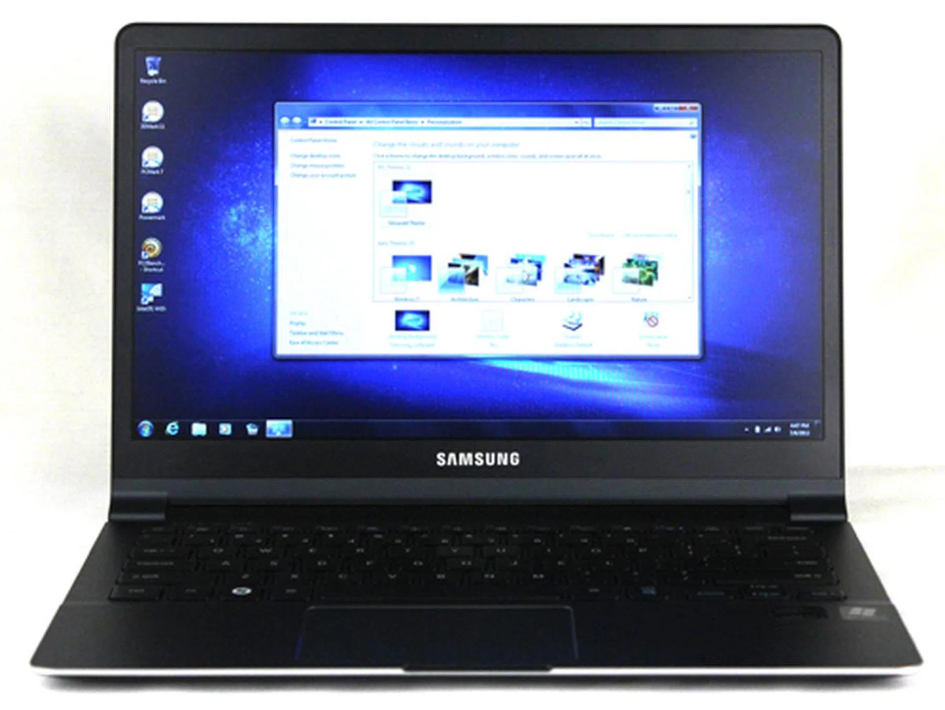 The high-res 1600 x 900 screen goes up to an incredible 400 NITS, but such a bright screen also drains the battery faster.