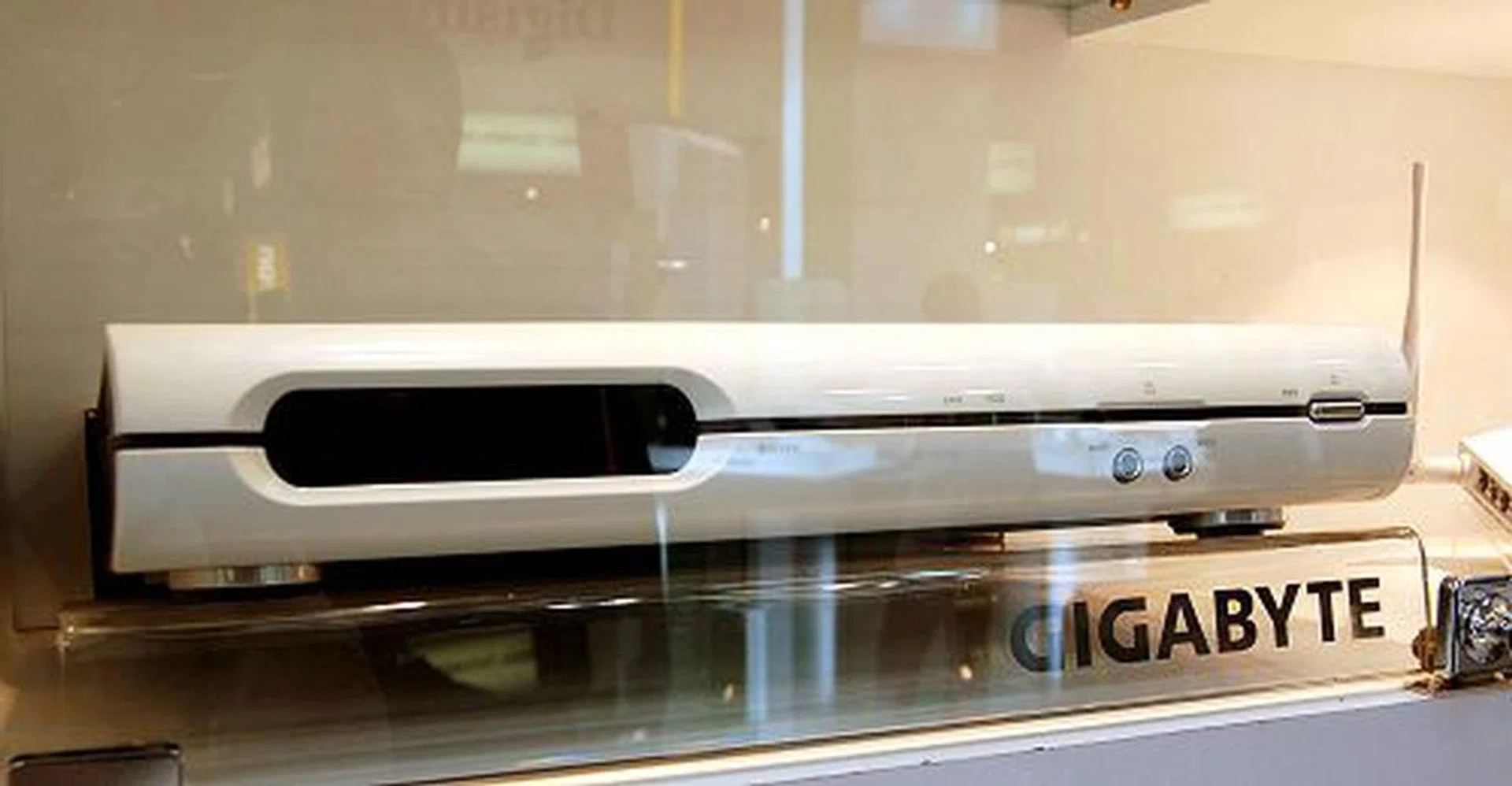  Gigabyte is increasingly rolling out solutions for the digital home and one of their latest entries is Gigabyte's GN-IV01 Triple-Play IP Set-top box. Supports DVB digital TV standard, video streaming, VoIP and Wireless functions, compatible with MPEG2, WMA9, MPEG4 part 2 and H.264 compressed video formats, has a VFD display and integrates a smart card reader.  