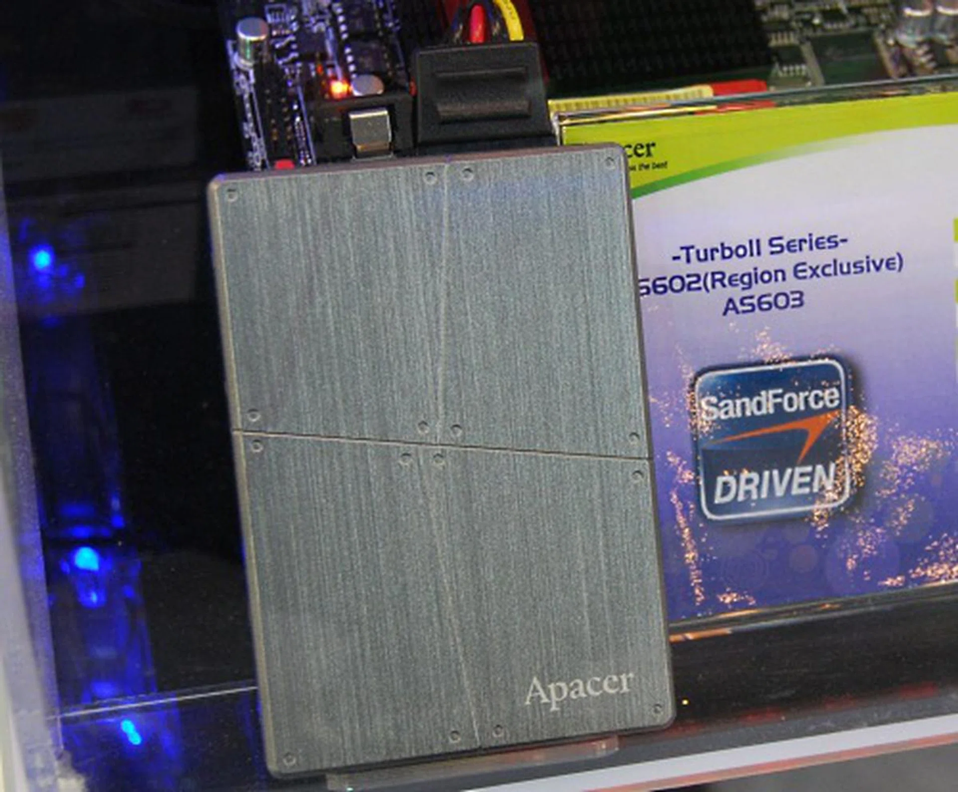 Apacer's Turbo II series of SSD, the AS602 and AS603 is a MLC type drive with capacity of up to 100GB. It uses the new SandForce controller with up to 280/260MB in write speed performance. 