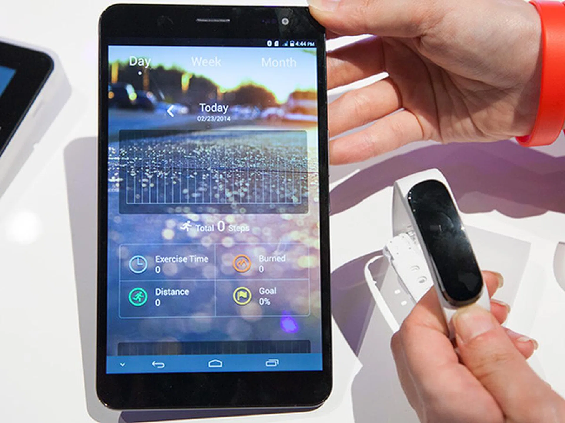 Fitness tracker software available currently on the MediaPad X1 will work alongside the TalkBand B1 to record your daily activities.