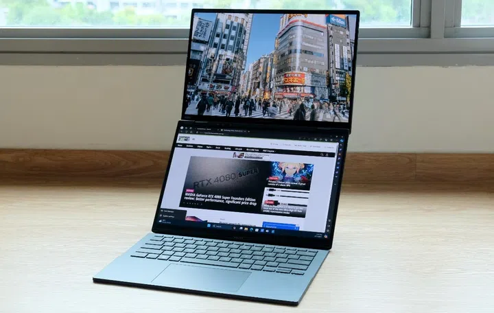 ASUS Zenbook Duo UX8406. Photo: HWZ.