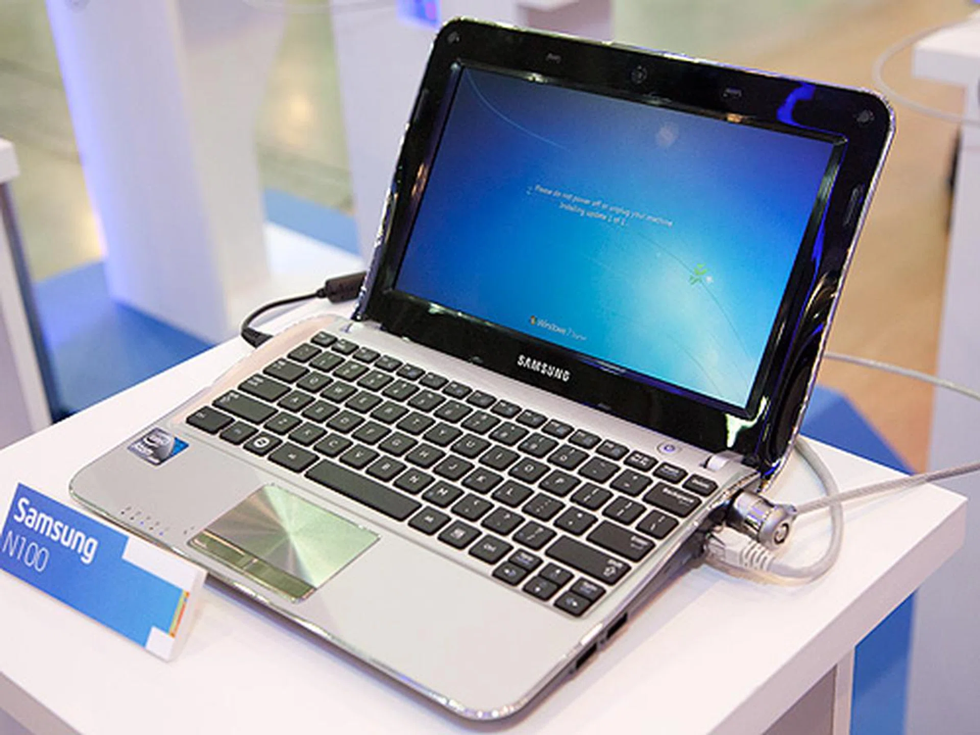 The Samsung N100 netbook based on the Atom N435 seen here running Microsoft Windows.
