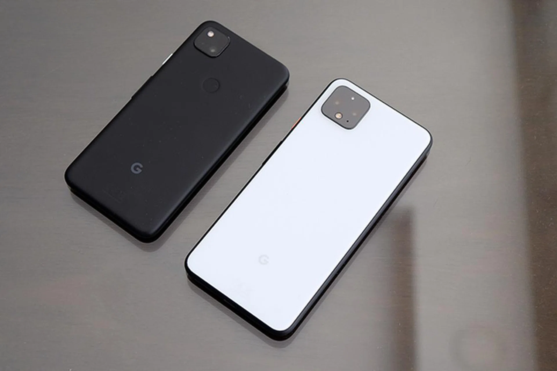 Here's a look at the Pixel 4a beside the Pixel 4 XL. 