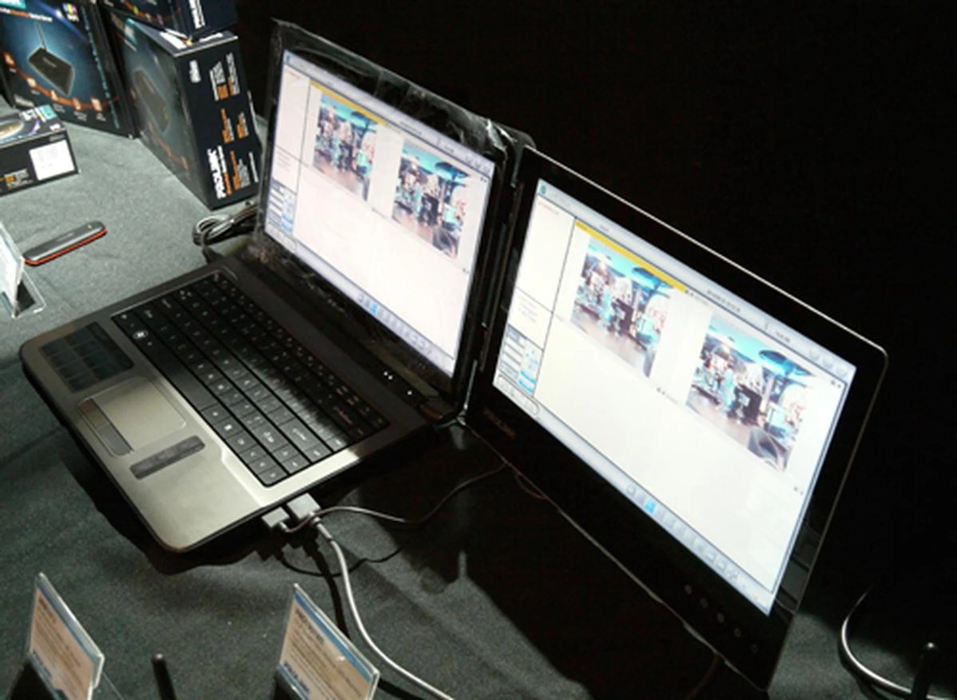 The portable screen from Prolink can be attached to a netbook or notebook as an extended display if you're unhappy with your screen estate. The PRO1301WE also supports a dual-display setup, which makes more sense to us rather than duplicating the desktop as shown here.