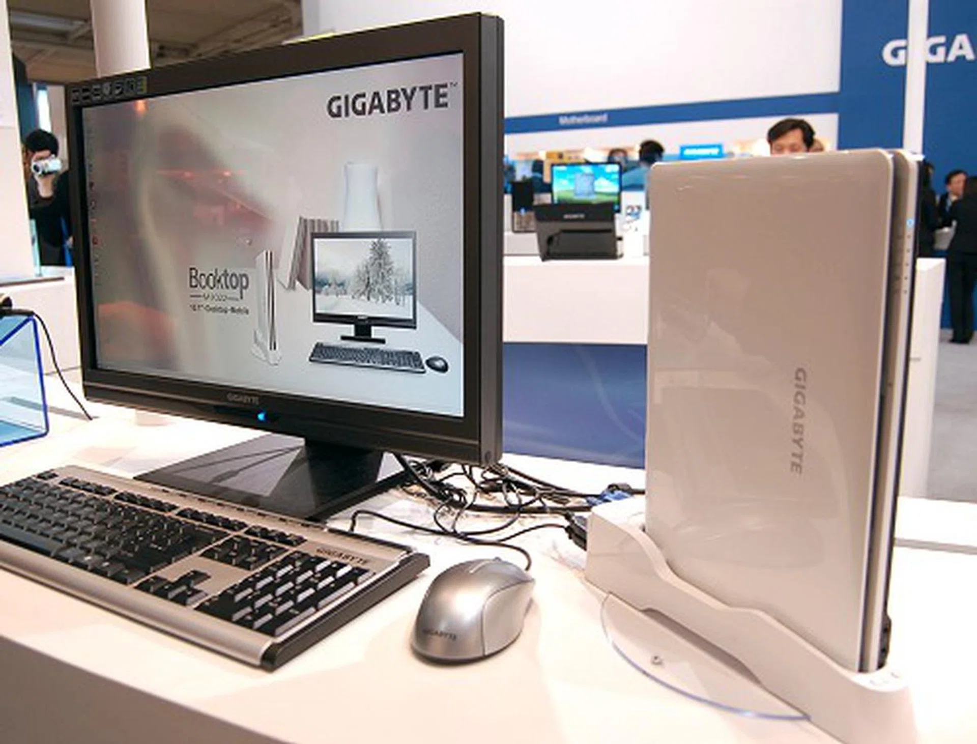  Notice that the Booktop M1022 is now docked with a docking station? It's part of the package and extends the usability of the mini-notebook by using a bigger screen and the use of proper USB keyboard and mice - all hooked to the docking station. Of course you could actually plug all of these to the mini-notebook directly, but the docking station method is that much more elegant and convenient.  