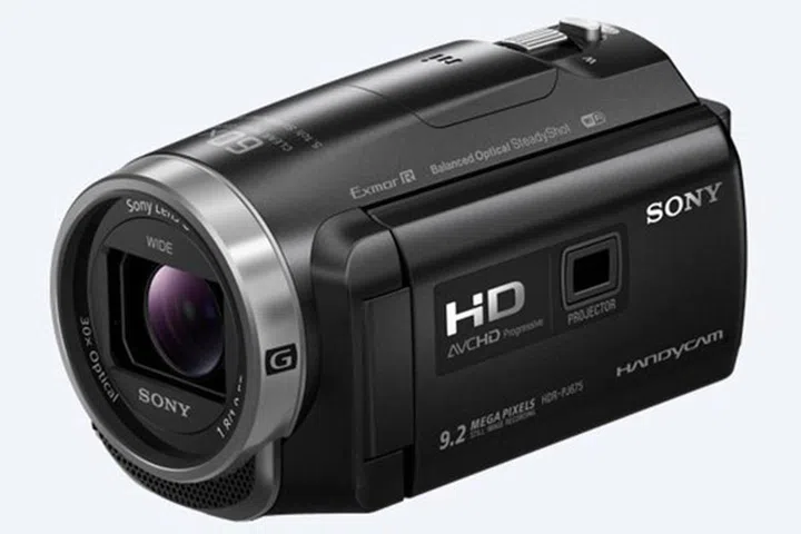 The HDR-PJ675 is a full HD camcorder, and it too has a built-in projector.