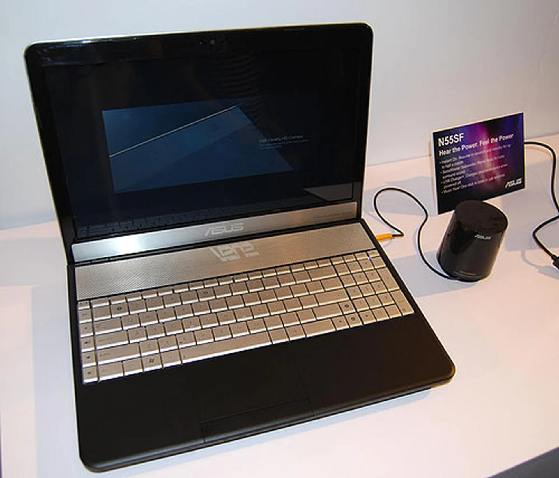 The ASUS N55SF has a very smooth black, velvety armrest, a full sized keyboard and that focus on audio. It sounded rather impressive to our untrained ears. 