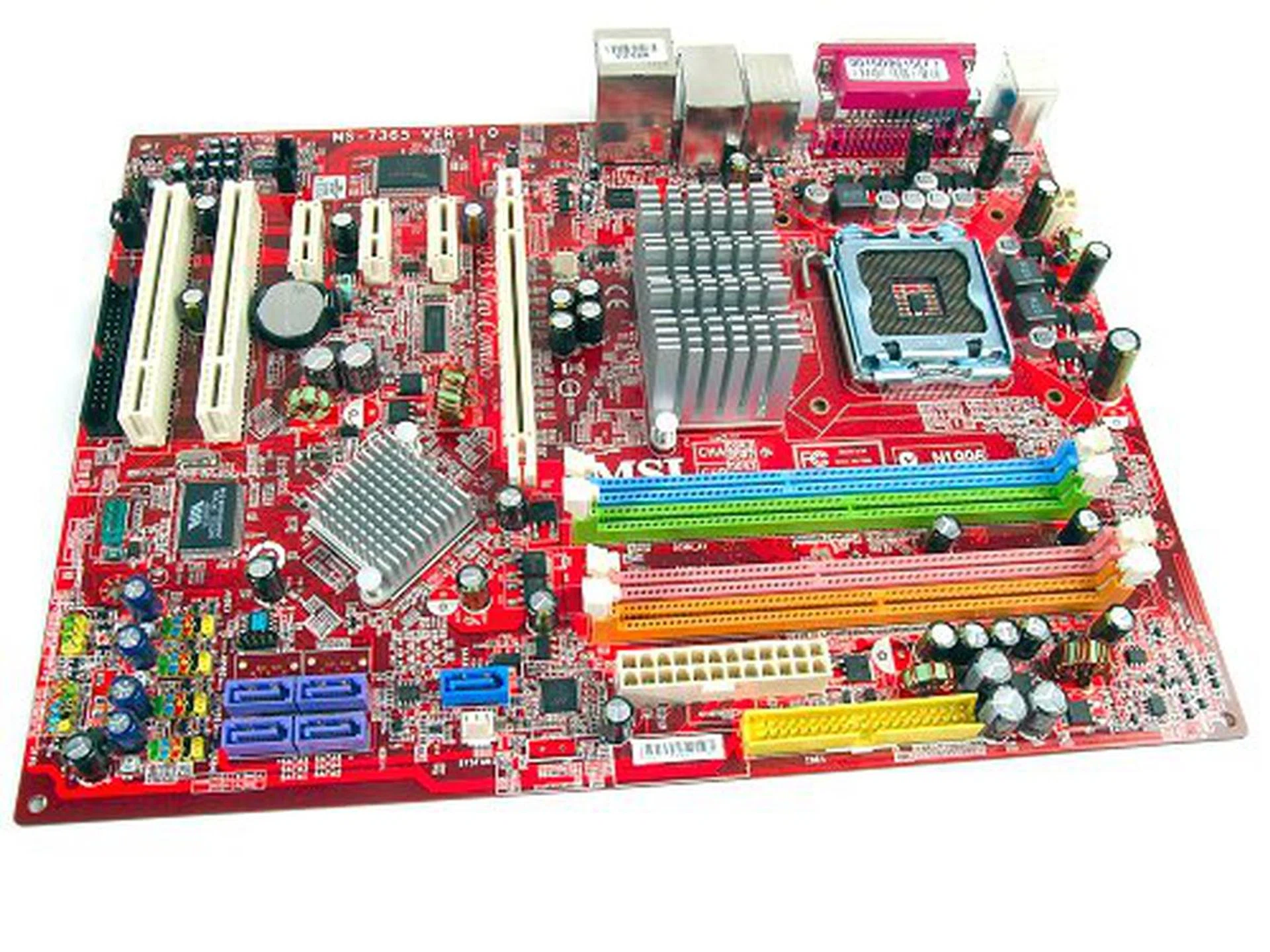 The MSI P35 Neo Combo - identical to the P35 Neo in every way except that this board has a hybrid DDR2/DDR3 design.