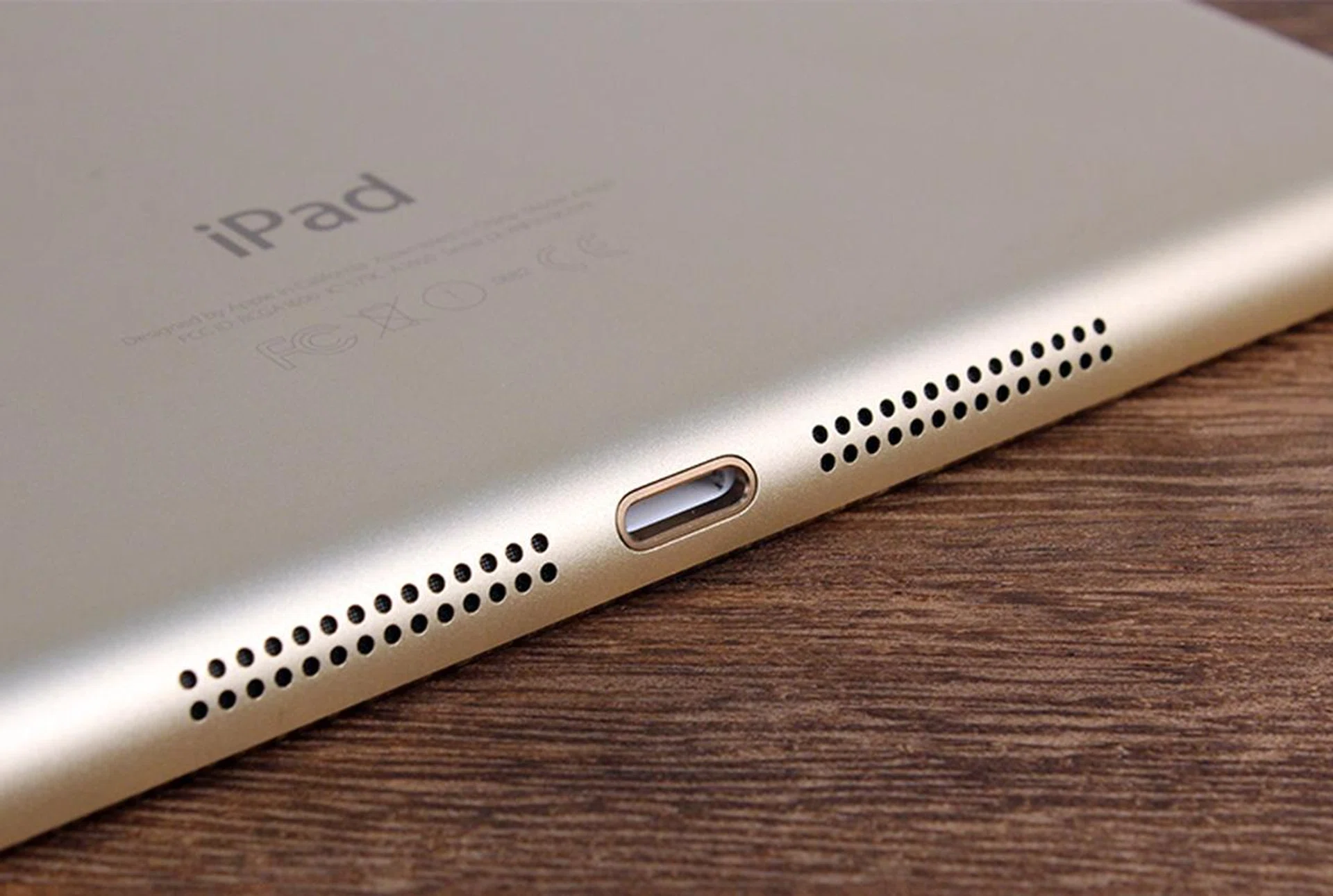 Like the iPad Air 2, the iPad Mini 3 has a new Gold finish, which matches the iPhone 6 and iPhone 6 Plus.