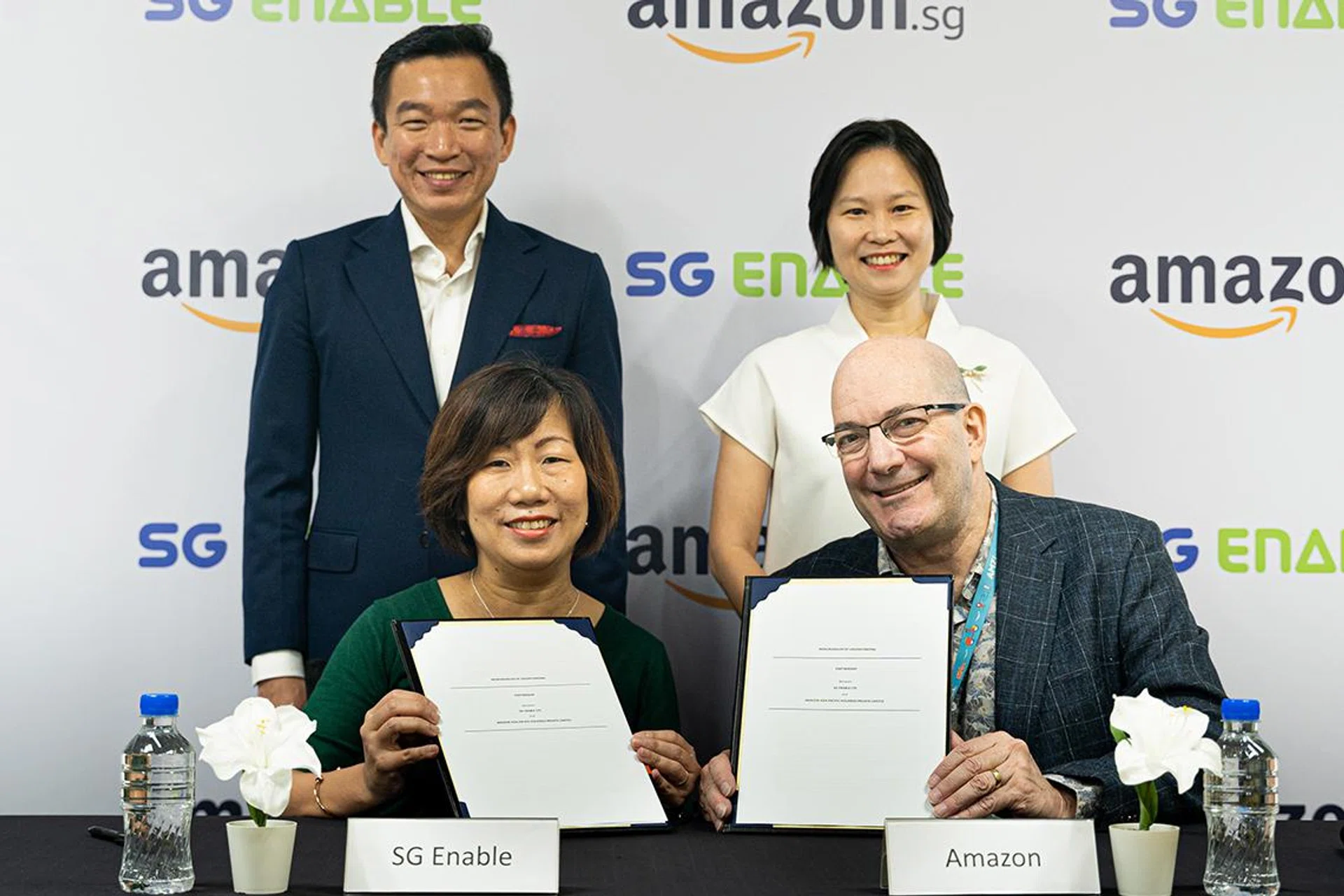 From left to right: (Bottom row) Ms. Ku Geok Boon, CEO of SG Enable, Mr. Steve Walter, VP, People Experiences and Technology APAC MENA LATAM, Amazon, Mr. Eric Chua, Senior Parliamentary Secretary, Social and Family Development, Ms. Gan Siow Huang, Minister of State, Manpower, Singapore.