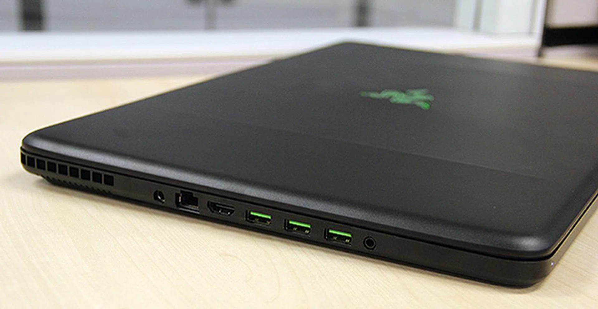 All the ports are located on the left, apart from an Ethernet port and HDMI output, there's also three USB 3.0 ports and an audio combo jack.