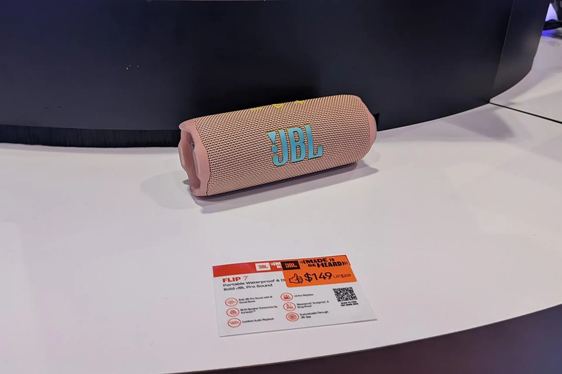 A 28% deal on the JBL Flip 7.