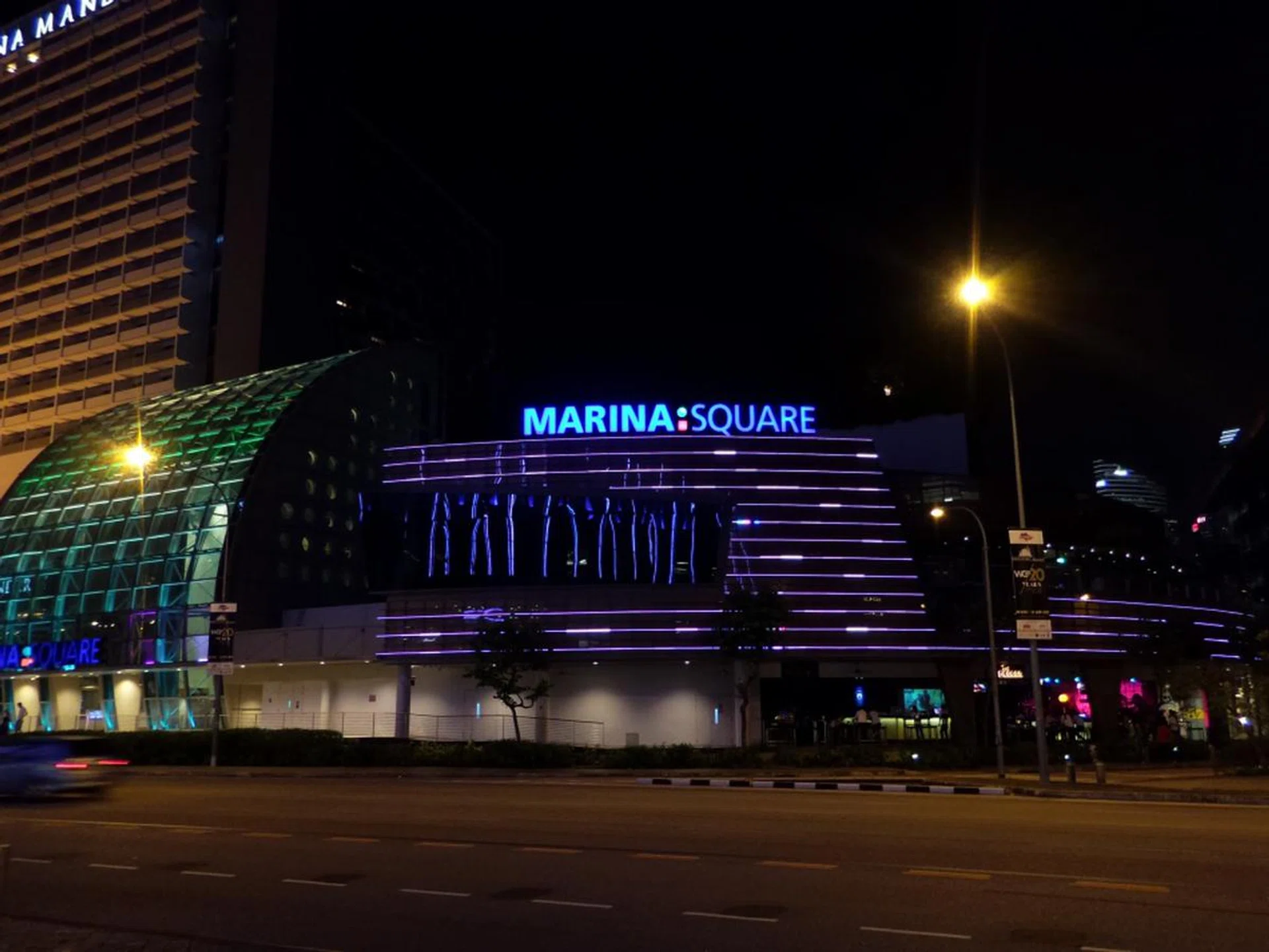 Night time shot using Auto mode. <br> f/2.8 at 28.8mm, 1/12 sec, ISO 380.