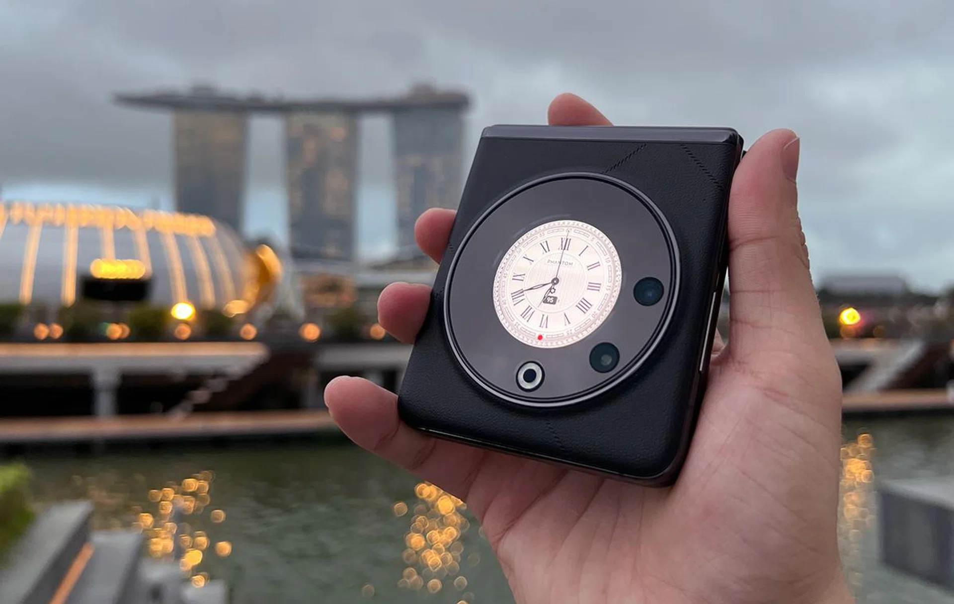 Tecno Phantom V Flip 5G.